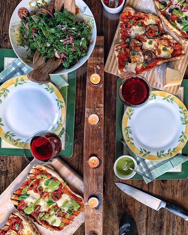 Is pizza the best food in the world? Yes. Is it possible to make a delicious pie at home without any fancy equipment? Yes! Fire up that grill, stock up on the red wine, and have yourselves a pizza party this fine weekend. Check out the link in my bio