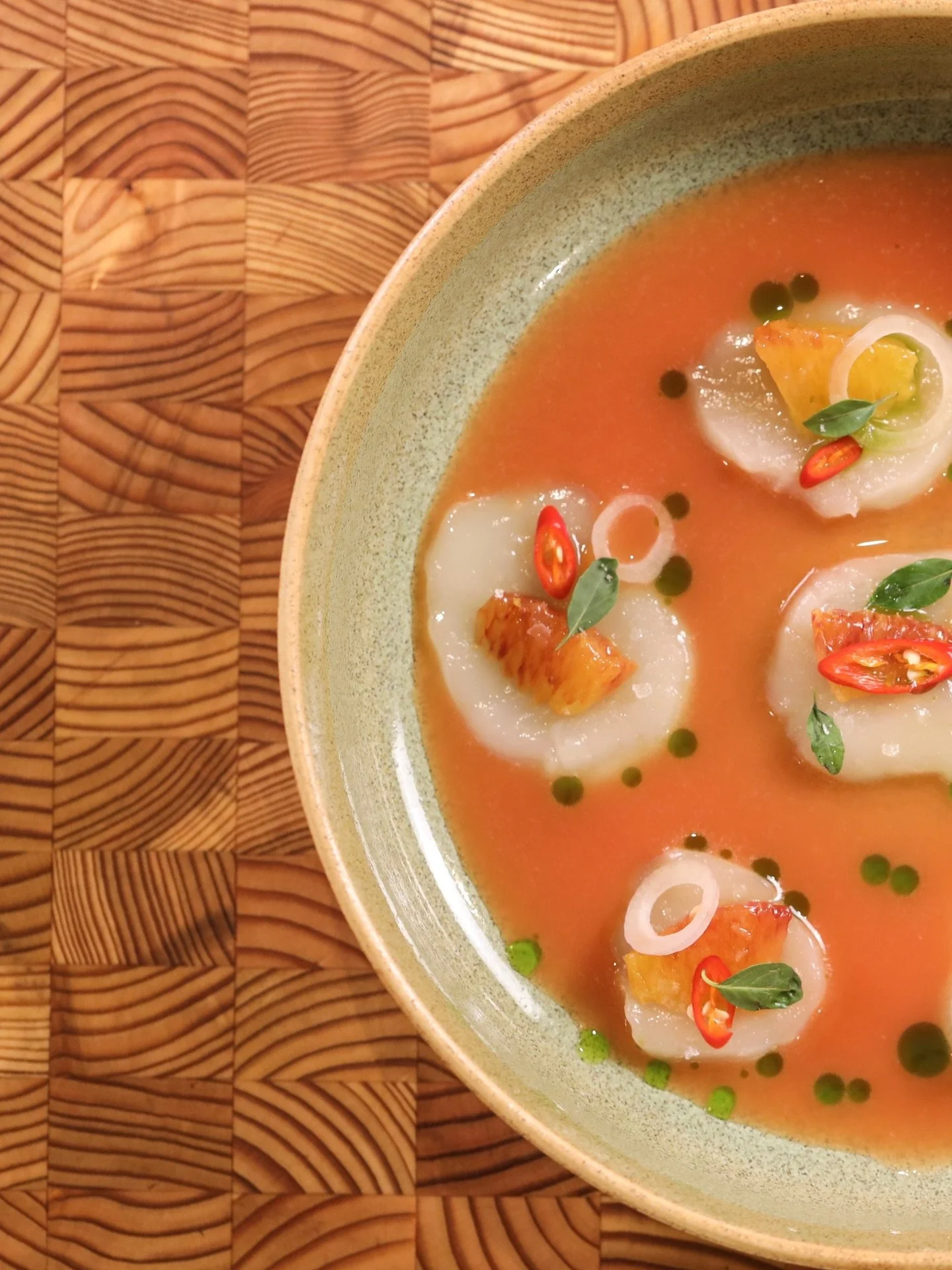 A little scallop double-feature 🤌
Blood orange crudo + seared over celeriac pur&eacute;e. Recipes land on Substack later this week &mdash; hit the link in my bio to subscribe!