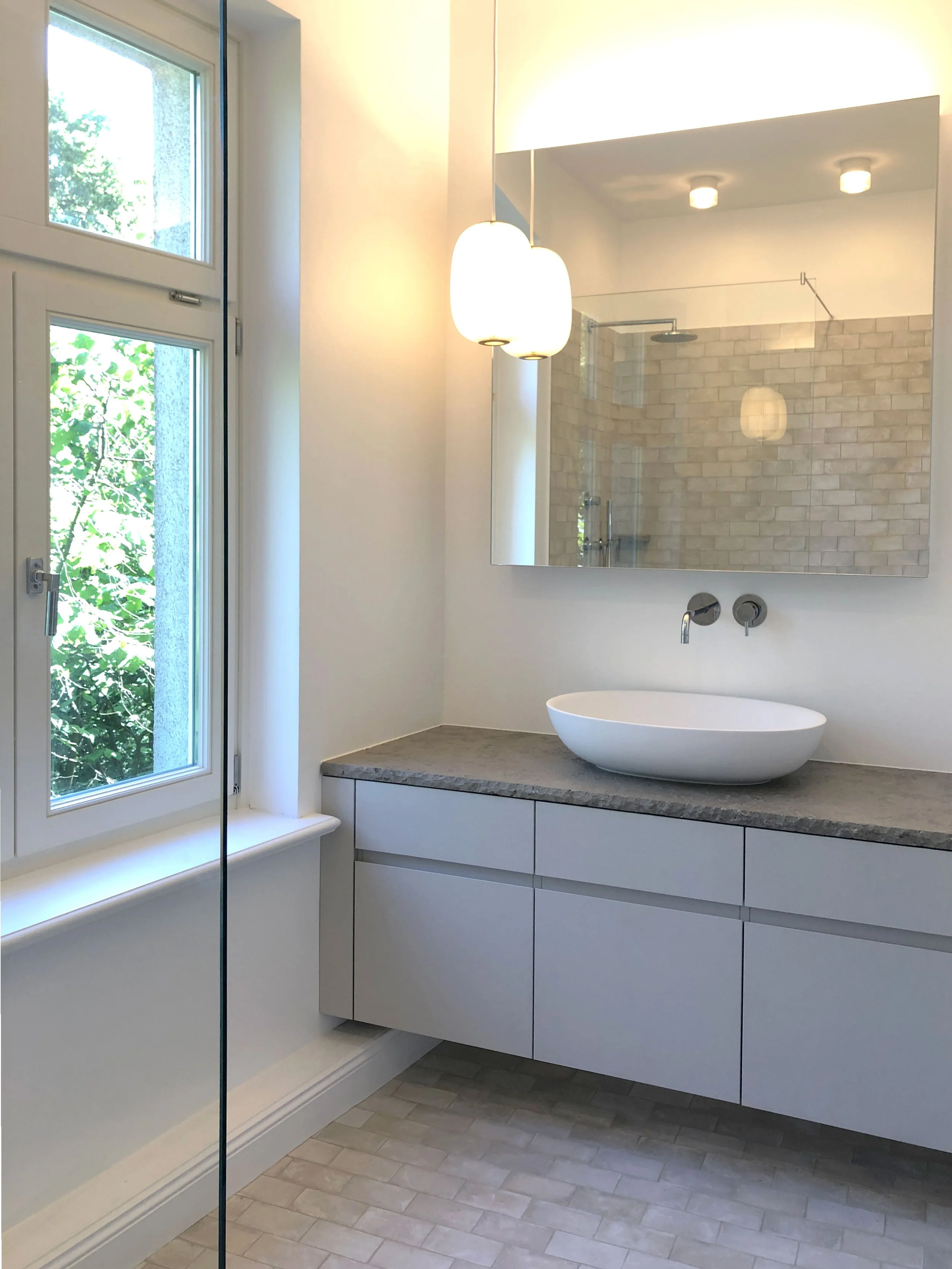 Innenarchitektur Bad Design modern elegant Naturstein grau Hamburg