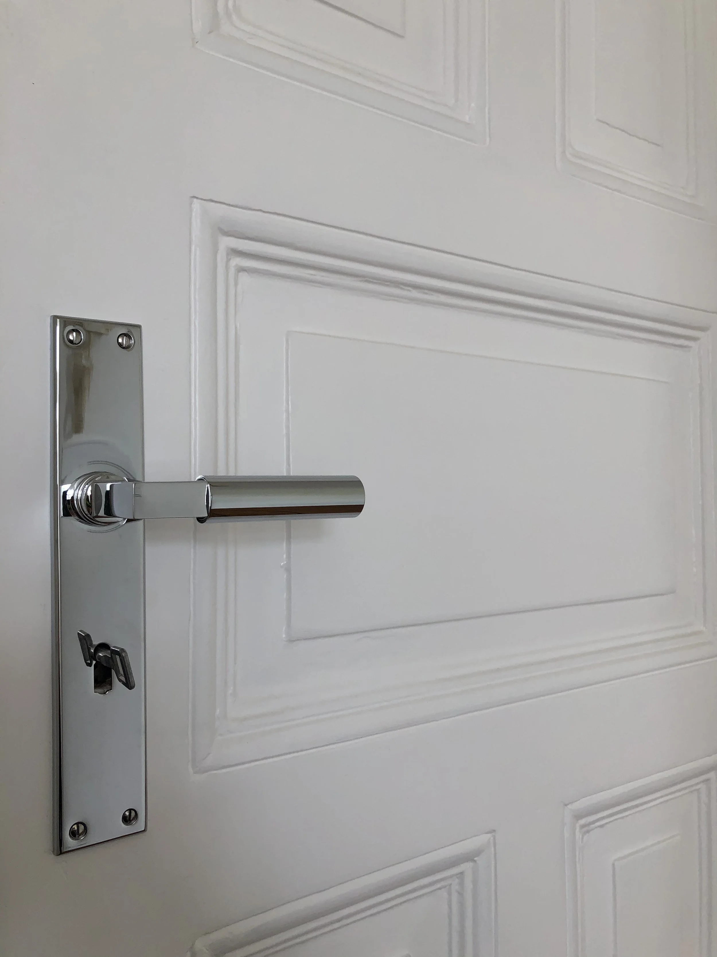 Innenarchitektur Altbau Detail Holztür Türdrücker elegant