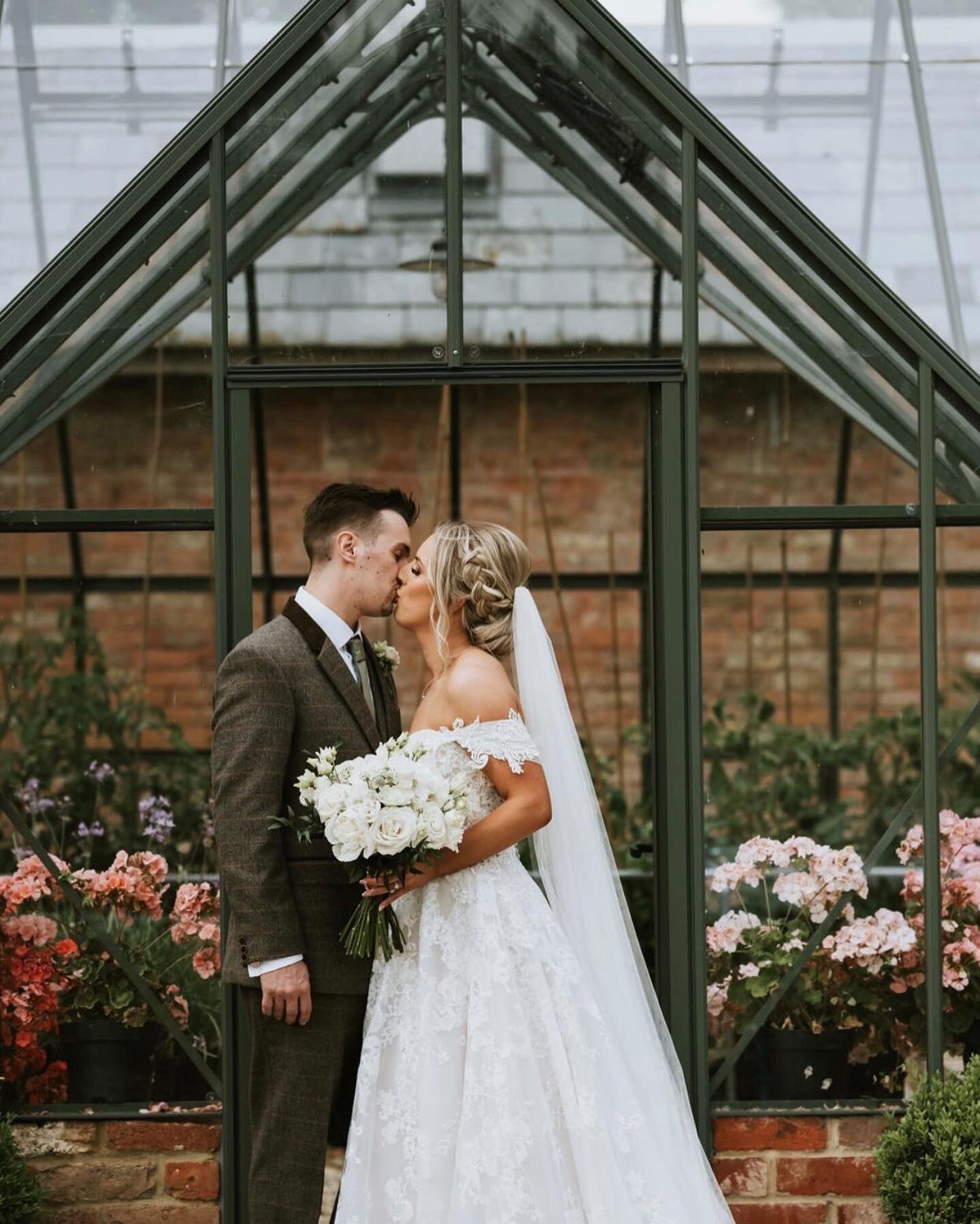 Absolutely adore this picture of one of the most chilled wedding couples out there 🤍

A + L had their day @elmorecourt last month and kindly shared this sneak peek of their photos. Can&rsquo;t wait to see the full album soon! 

📷 @rosiemaykelly