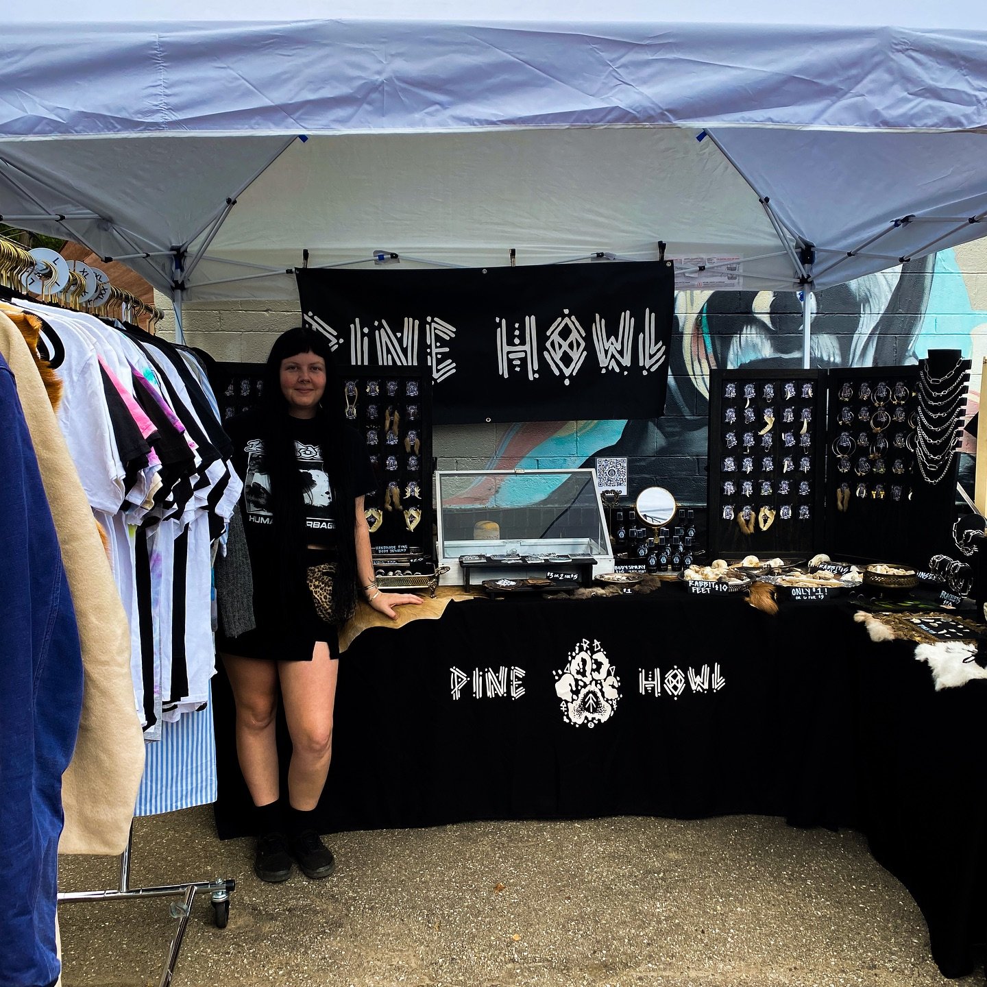 @ashevillepunkflea TODAY 1-5!!! 😘
.
.
.
.
.
.
.
.
.
.
#ashevillepunkflea #pfm #prfm #punkfleamarket #avl #asheville