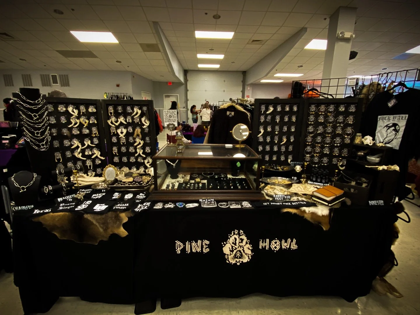 Set up in Charleston for the @se_punk_flea_market this weekend! Saturday and Sunday 11-7, come hang!! 🖤
.
.
.
.
.
.
.
.
.
#sepfm #southeastpunkfleamarket #pfm #prfm #punkflea #punkfleamarket #