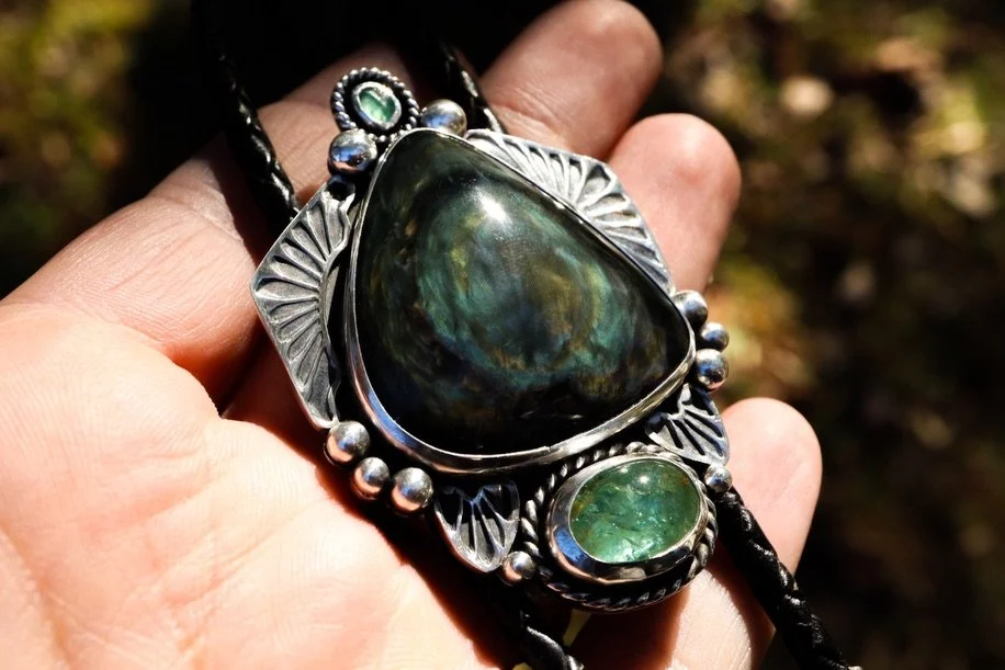 An absolutely stunning velvet obsidian, emerald, and aquamarine bolo tie I custom made for a client. I&rsquo;m so in love with how this piece turned out and love making dream pieces a reality. All handcrafted with sterling and fine silver.
🖤
.
.
.
.