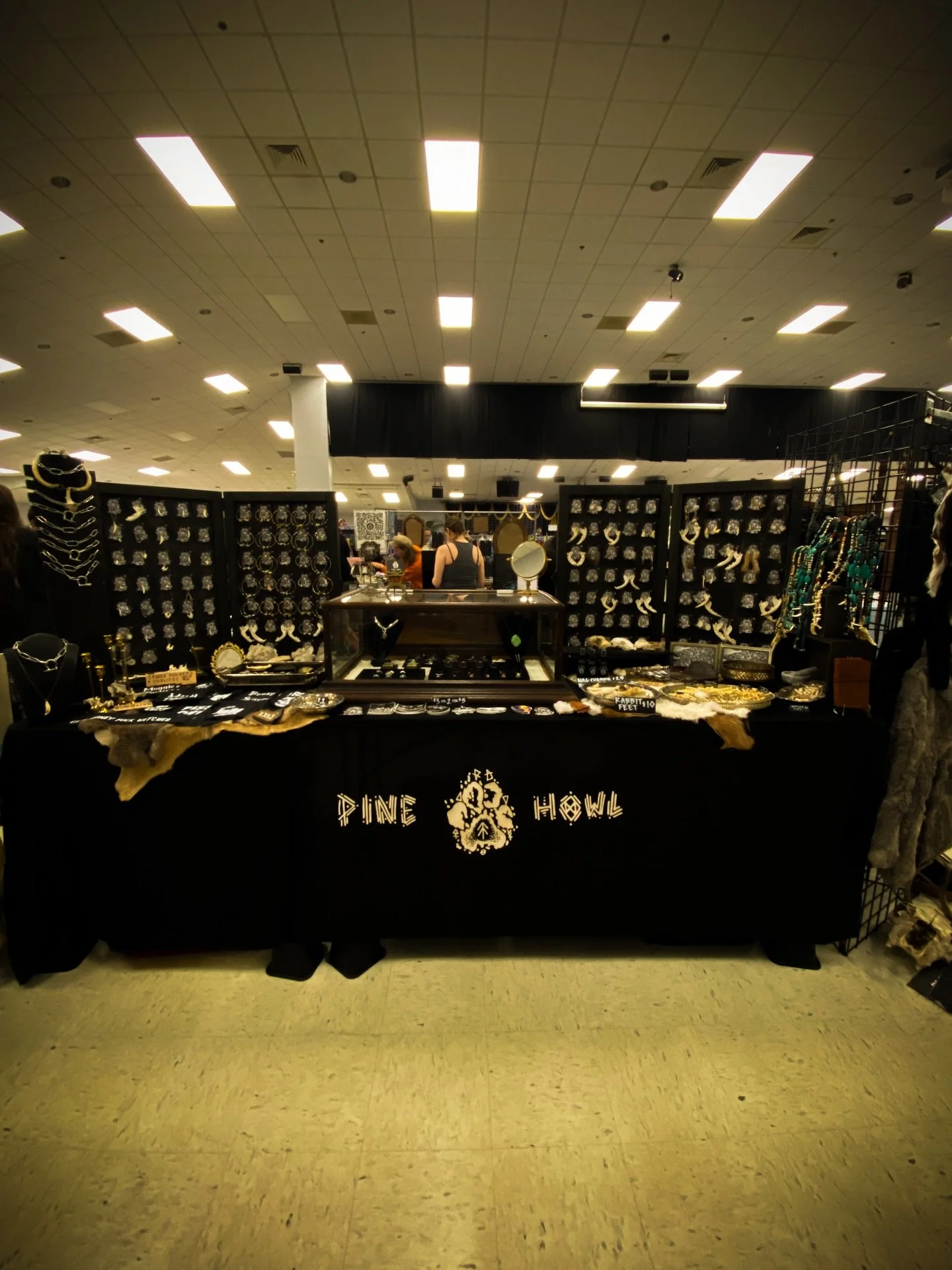 Set up in Charleston for the @se_punk_flea_market all weekend 11-7! 🖤

#sepfm #southeastpunkfleamarket #punkfleamarket #charleston #punkflea