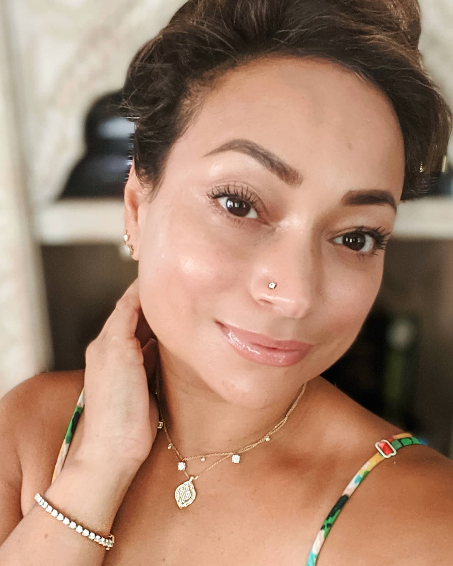🌼 FRESH FACE FRIDAY 🌼 I'm wearing all liquid based products on my face and no powder for this fresh, dewy look. For this type of look you want your skin to show through and just look brightened and glass-like; highlight those areas the sun would na