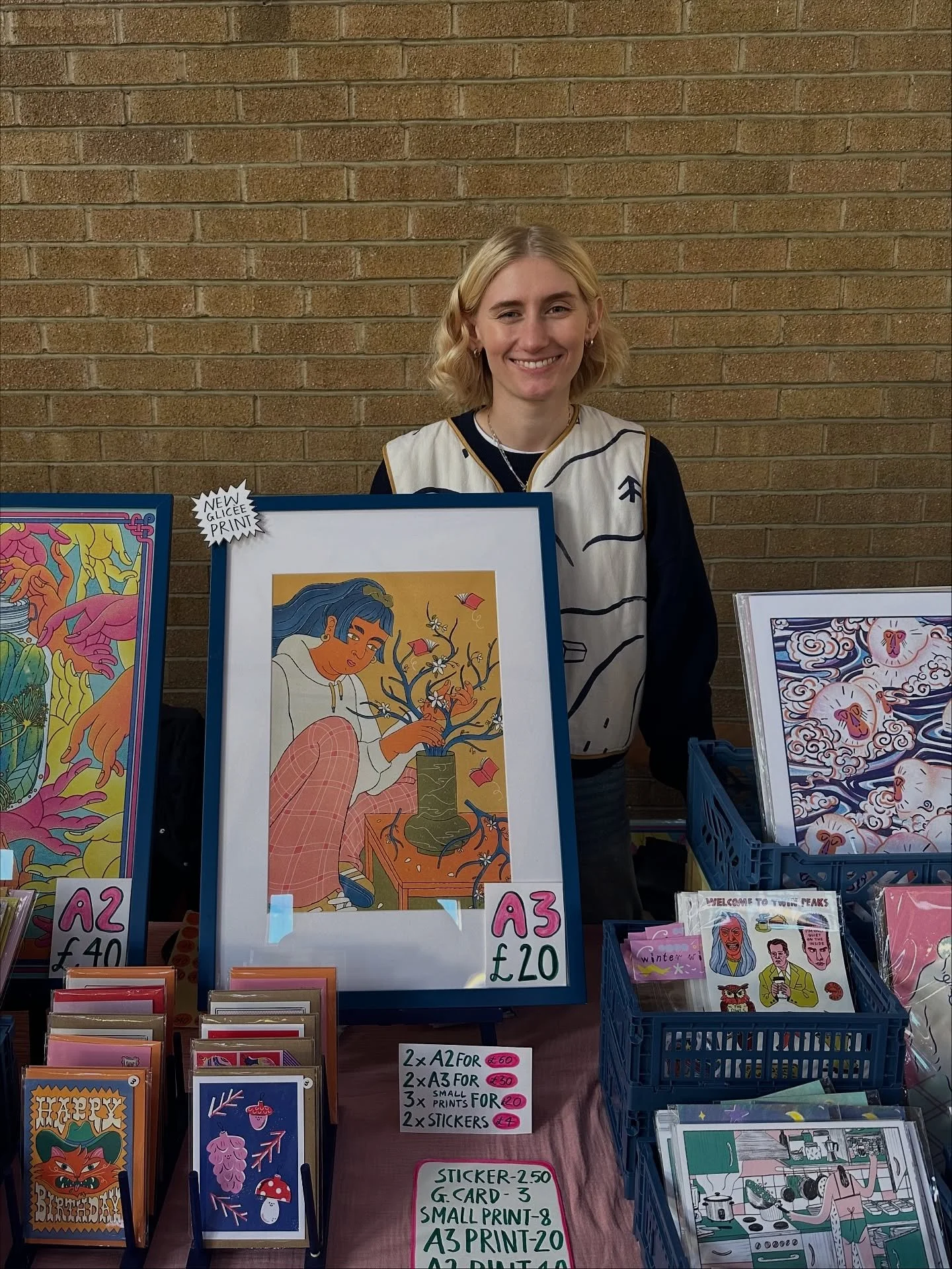 Here at @glasgowprintfair till 5pm at @thepyramid.scot! Come say hi before my makeup melts 🥰😘

#glasgowprintfair #posterartprint #printfair #craftmarket #whatsonglasgow