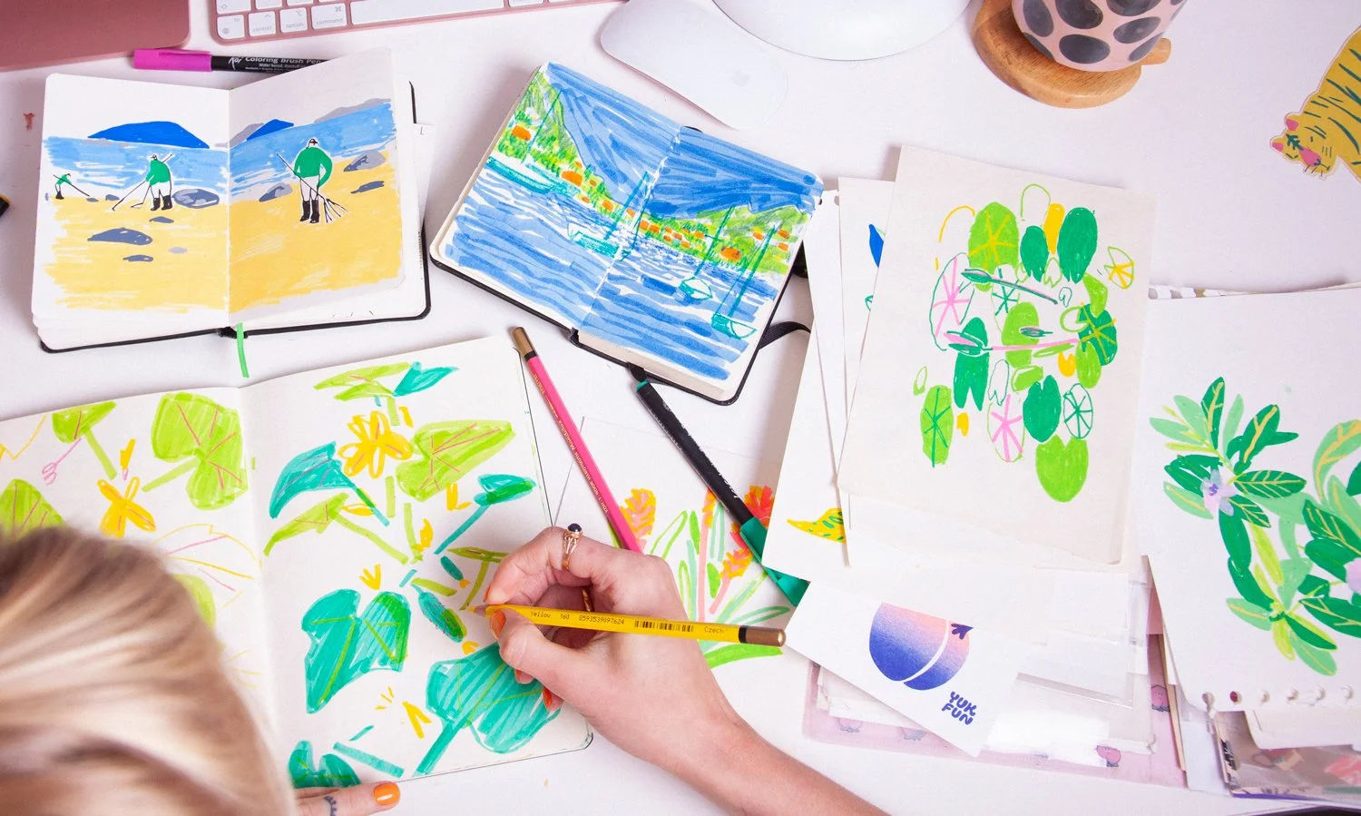 Sketchbook work from a nature drawing workshop in Glasgow. Classes led by the illustrator Jagoda Sadowska.