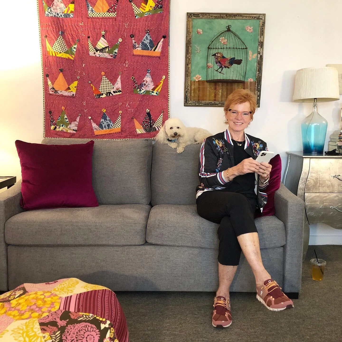 There&rsquo;s this thing my mom and I do where we decorate apartments &mdash; pictures hanging and all &mdash; in three days. 

We done and did it again 🤍

Thanks, mom ✨