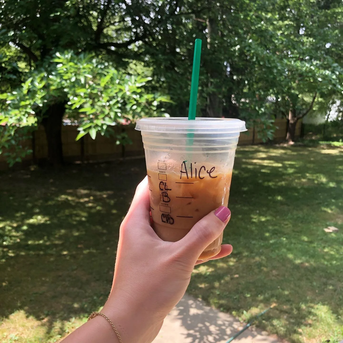 Aw man not again! 🙅🏼&zwj;♀️ I went and dropped another podcast episode of @alexnotalicepodcast and this time with my lovely rainbow-haired lady friend, Michelle. She had some things to say about dating and so I gave her less than 10 minutes to just