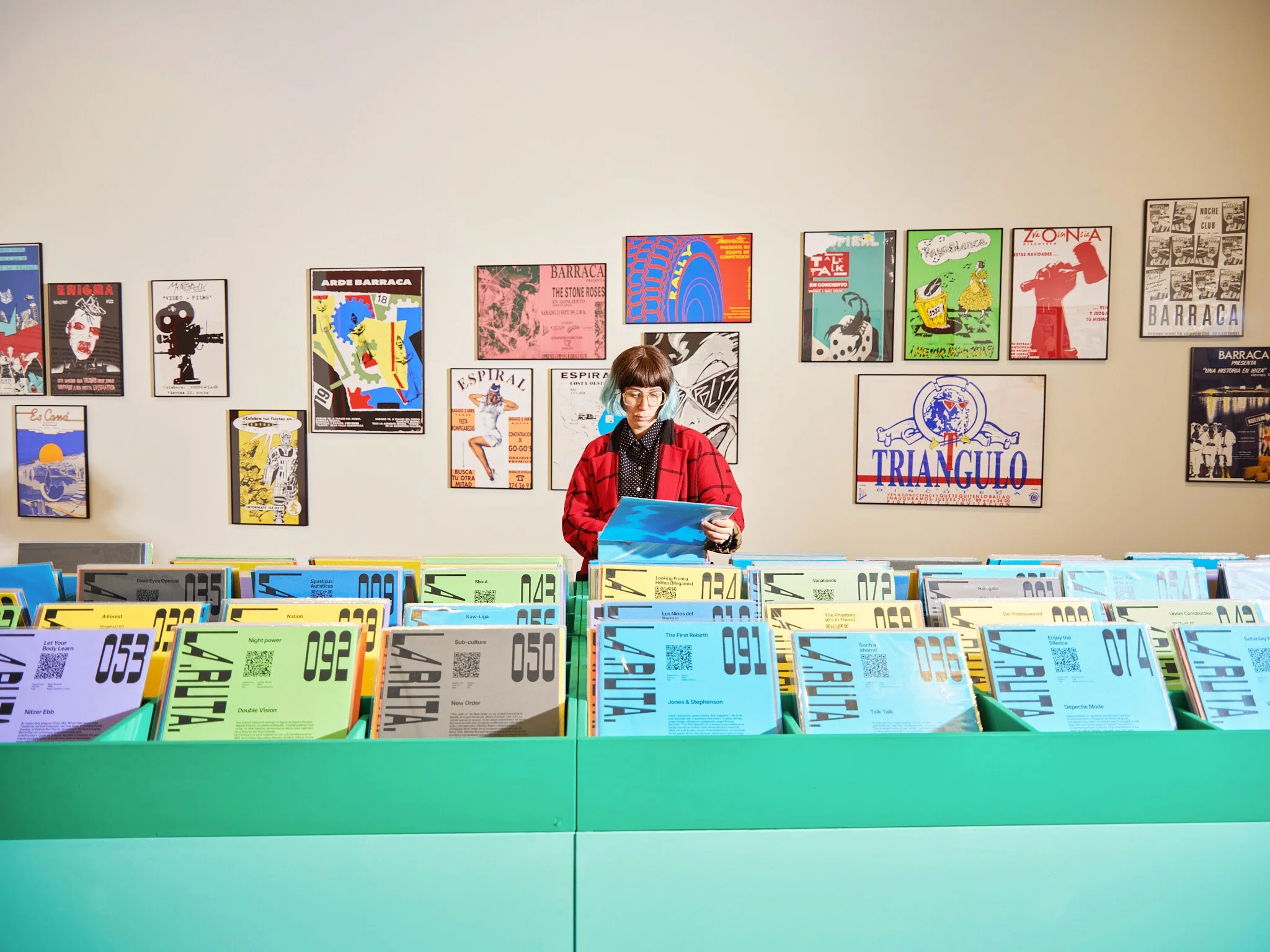 La ruta bombas gens layers of reality valencia destroy altre diseño expositivo arquitectura efimera ricardo ruiz zic zac discos tienda foto david zarzoso.jpg