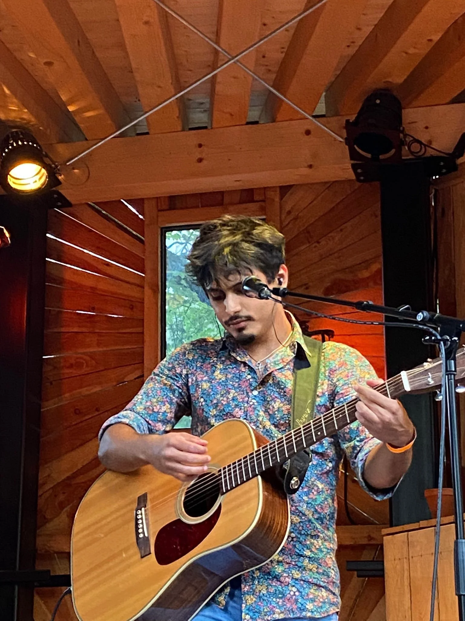 Gitarrist Gans Woanders Live Musik München