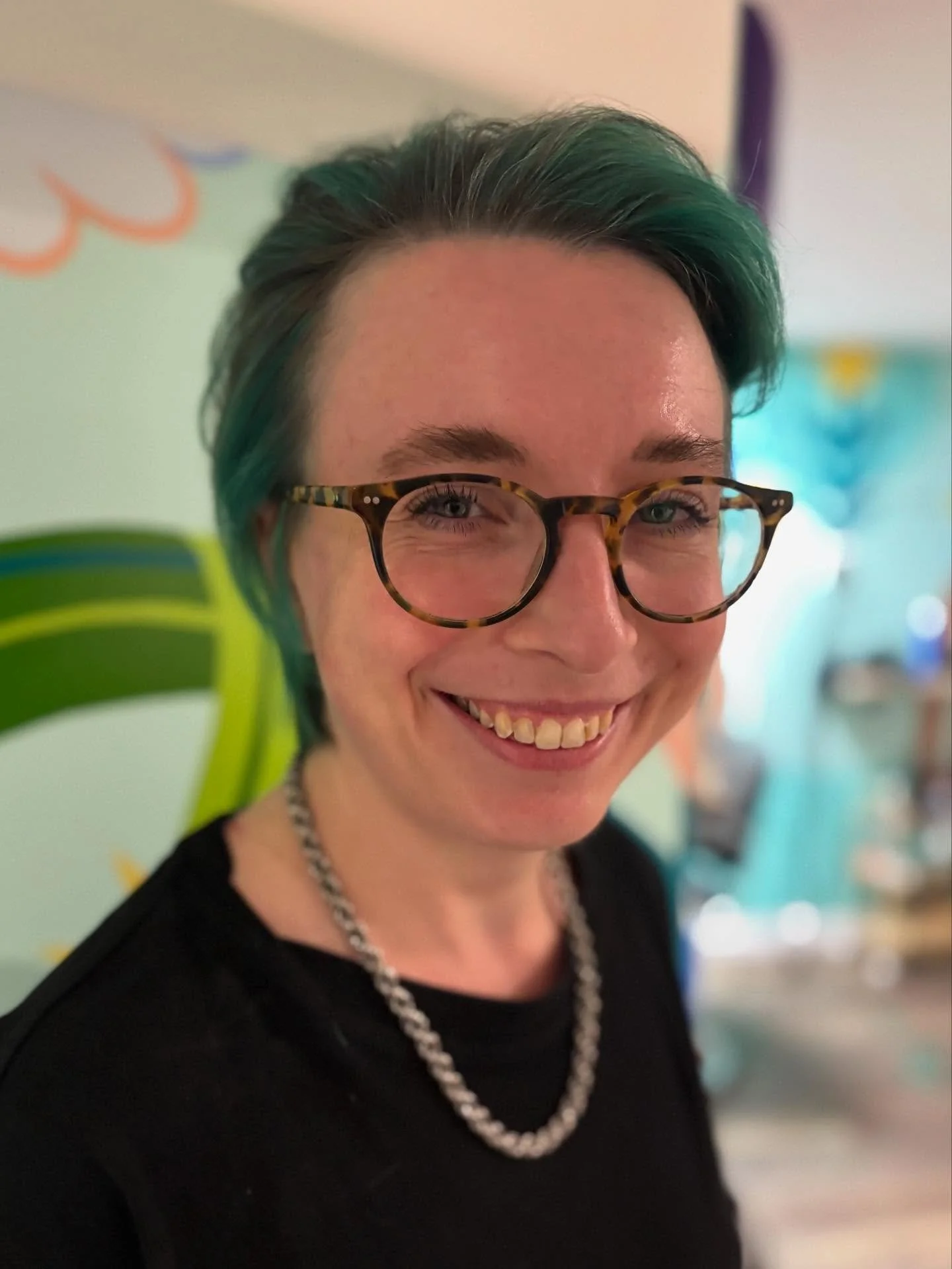 Big change for my pal @phoenixkara 💙💚 
➡️ swipe for before &amp; after 🤩