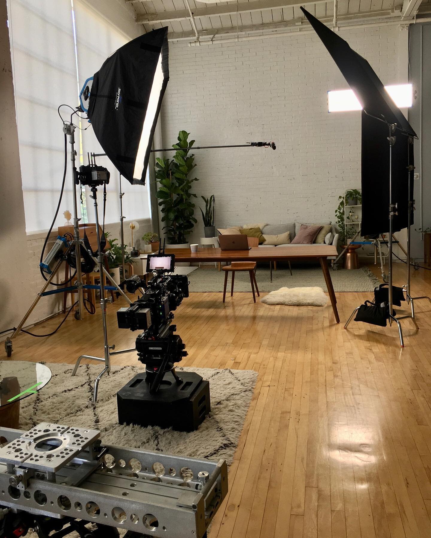 Loving the look of this studio! @haleproductionstudios 

.
.
.
.
.
.
.
.
#advertising #ad #adagency #print #art #commercial #campaign #producer #lifestyle #mood #vibes #photography #production #photographer #director #adcampaign  #sandiego #losangele