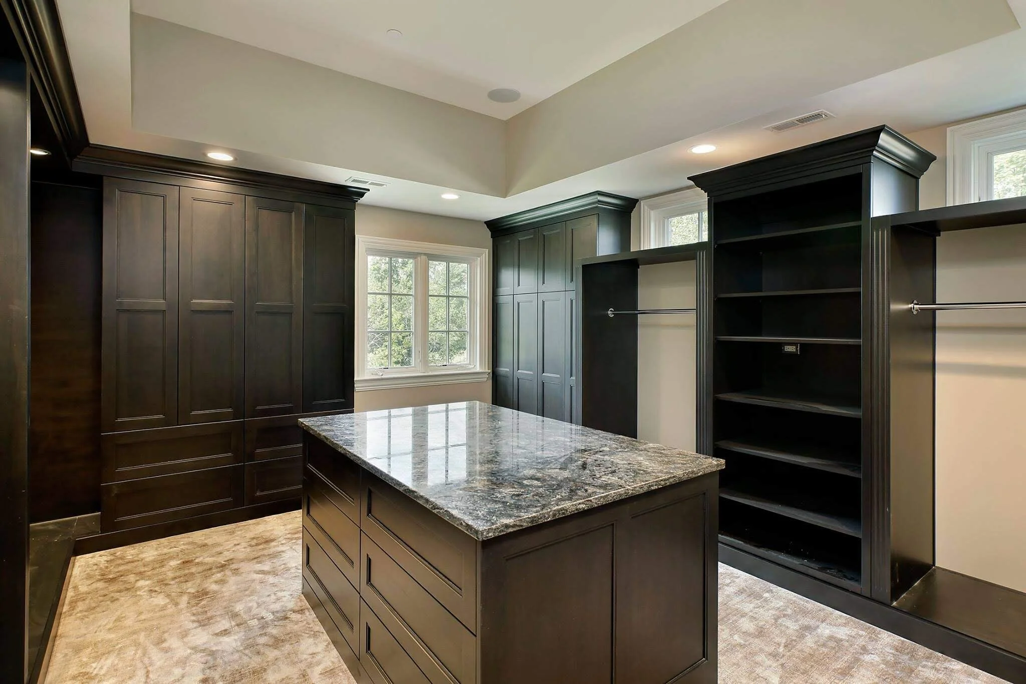 Linda's Interiors