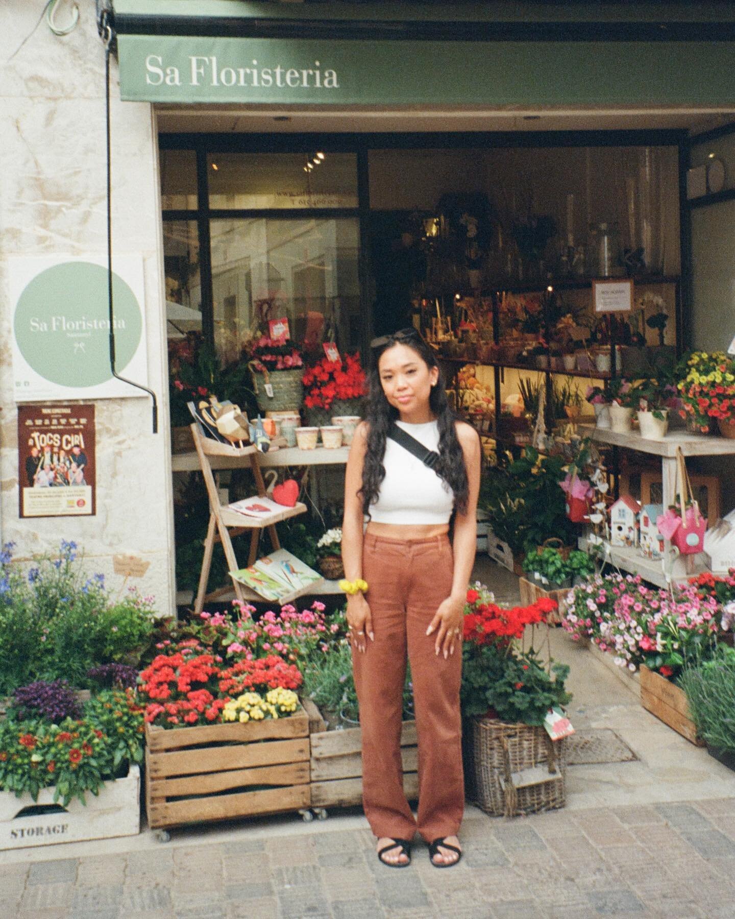 just a flower gal starting her collection of flower shop pics during her travels 🌷