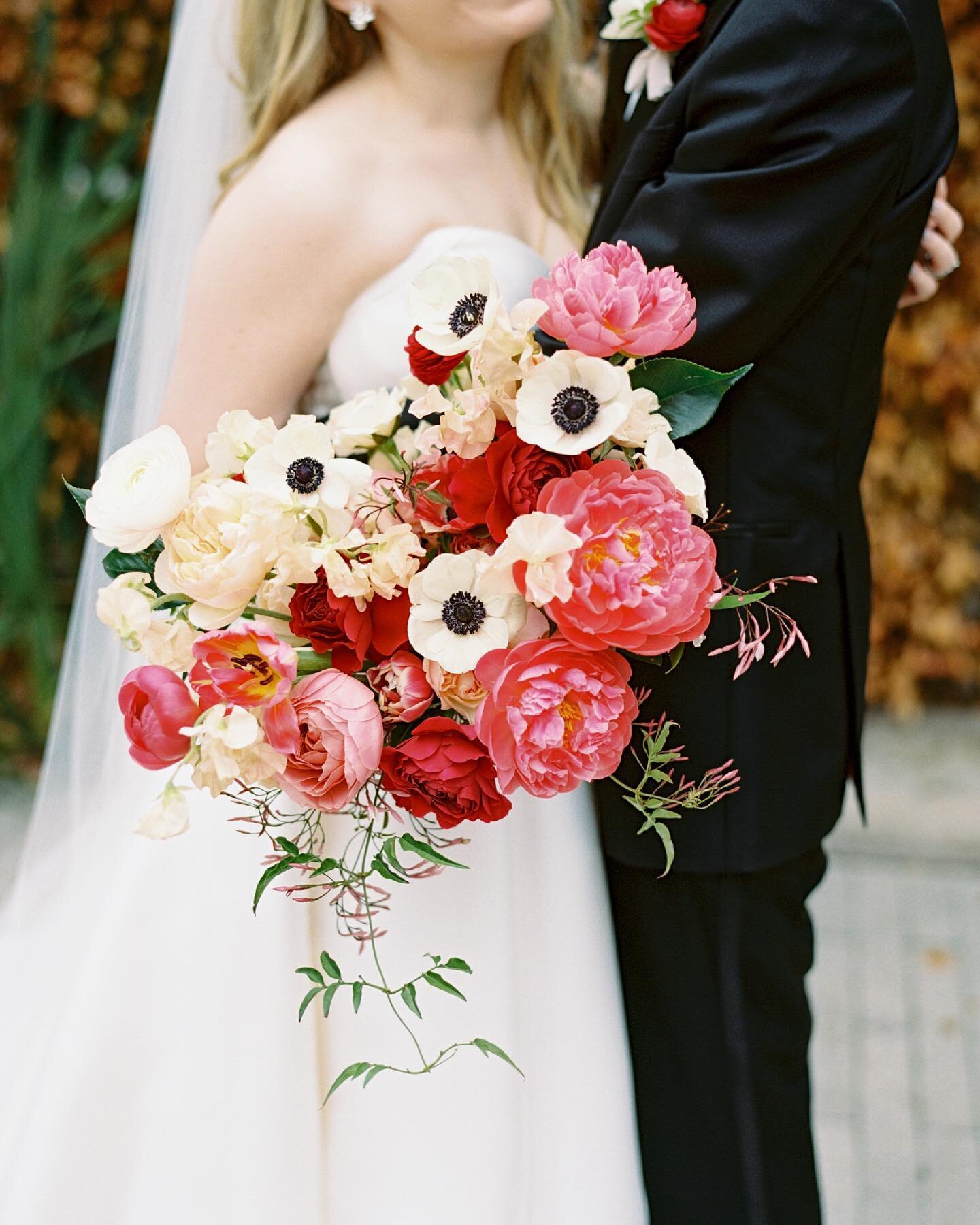 layers of perfect peonies, garden roses, anemones, sweet pea, &amp; jasmine for Camille . 
captured by @alisonheffington 
venue @hotelella 
planning + design @lovelydayaustin 
florist @blumenfloral 

#blumenfloral #floraldesign #weddingflorist #austi