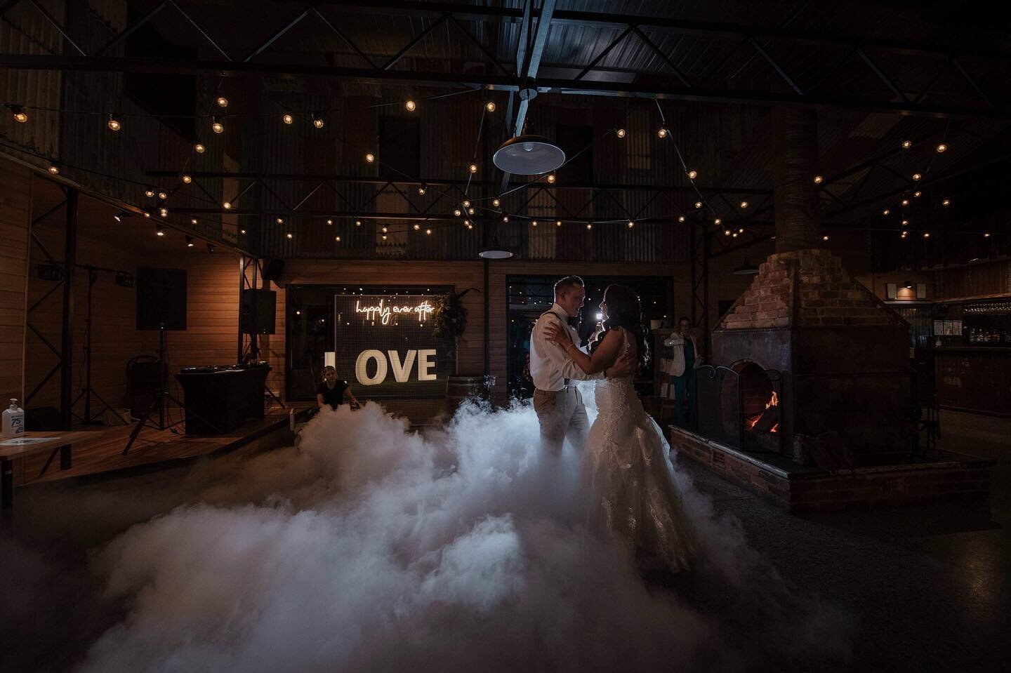 Epic First Dance 😍

Dry Ice + Neon + Love Letters by @theeventhiregirl 

📷 @immersephotographyaustralia