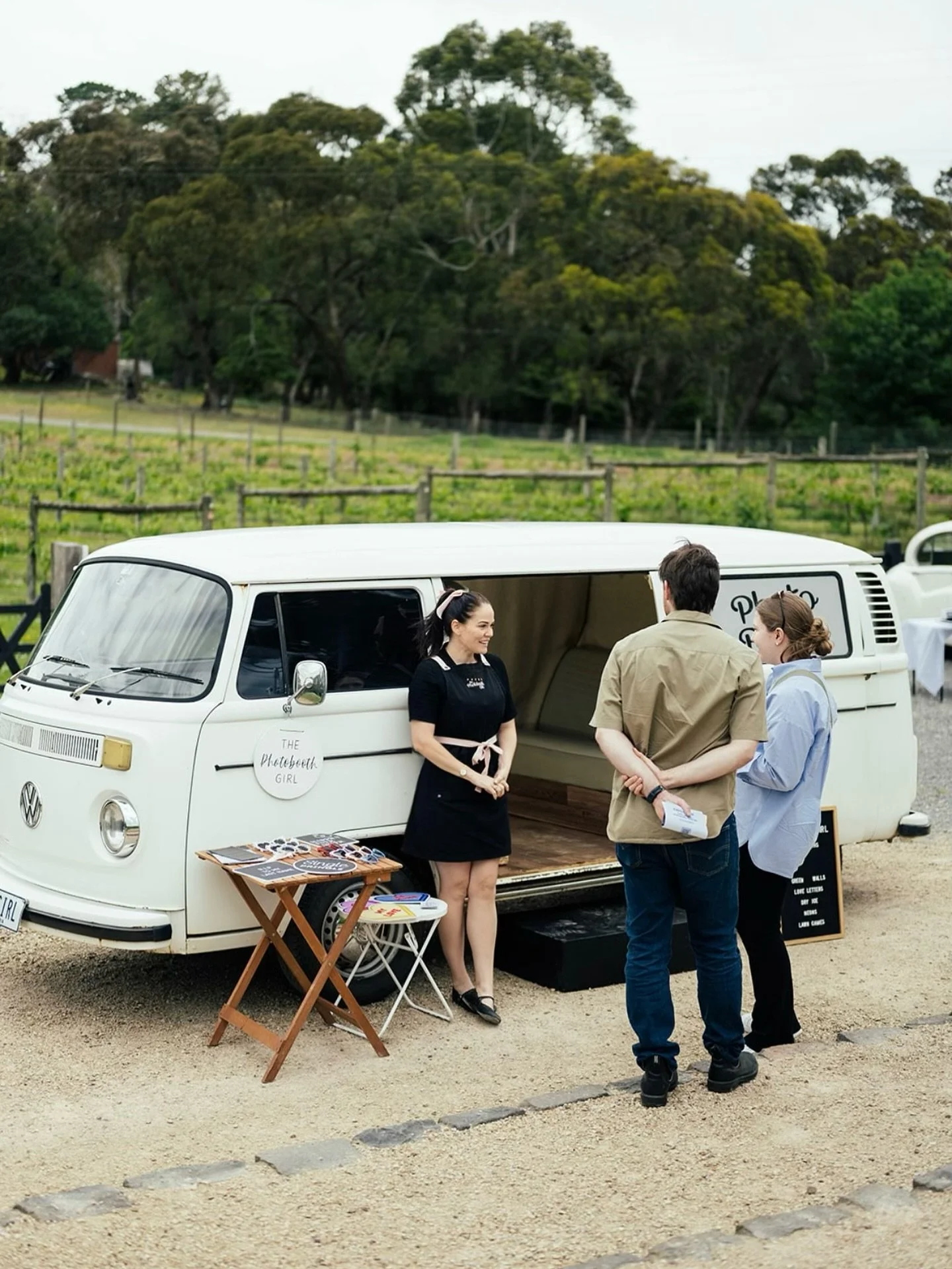 Me + your guests after the ceremony = perfection 😍

Image: @mottaweddings