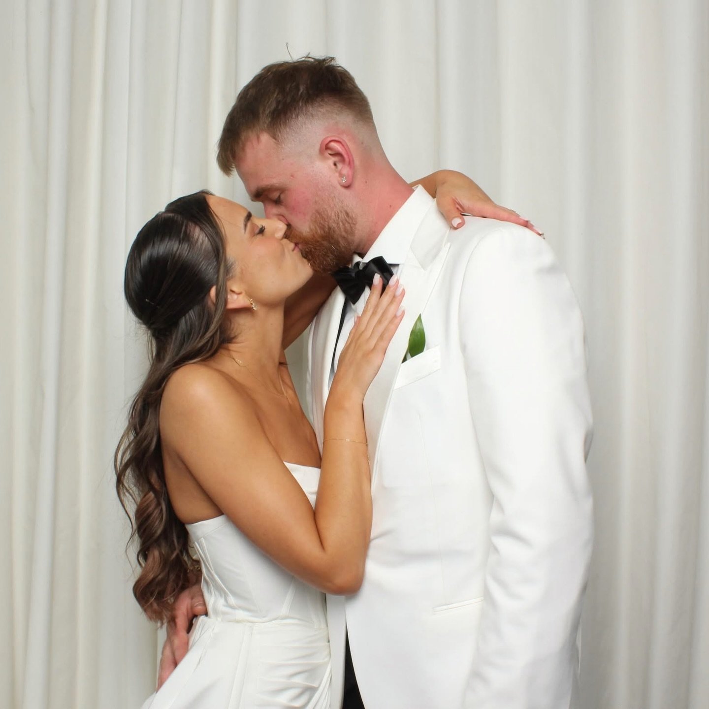 S + G were a whole damn vibe! 🤍

Dream Team -

Venue - @lancemoreevents 

DJ / band - @littlewolfentertainment

Celebrant - @emmatomlinsoncelebrant1 

Photographer - @meadowlanevisuals

Florist - @onefinedaisy_

Hair / make up - @makeupbyskyemazalin