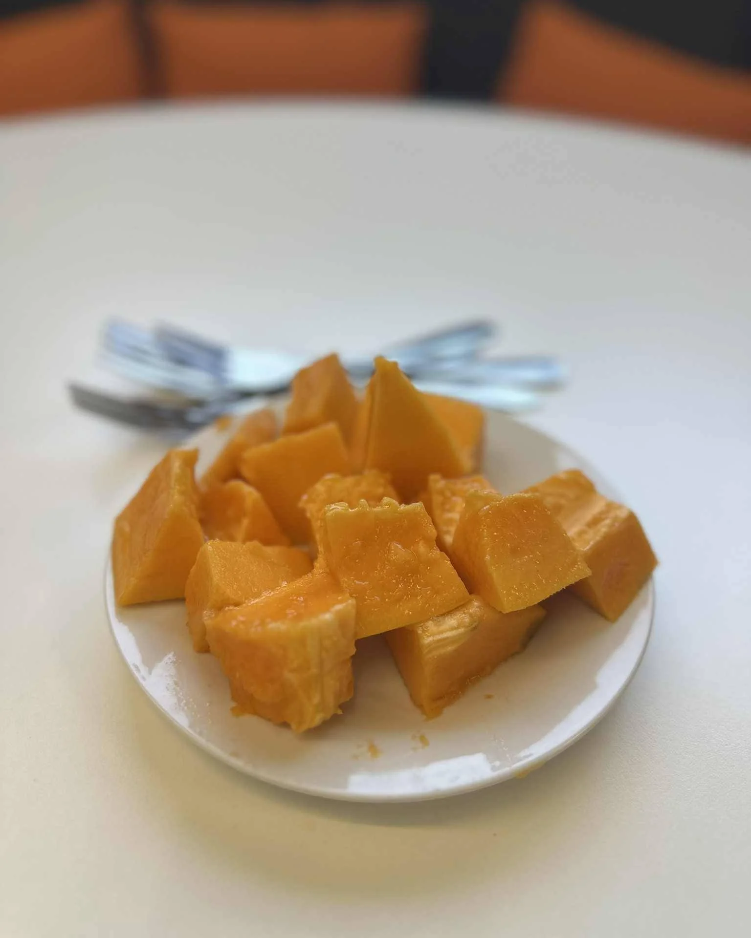 From garden to table 🍃 Jason shared his home-grown pawpaw with the team last week — a simple (and delicious) example of the circular economy in action!
