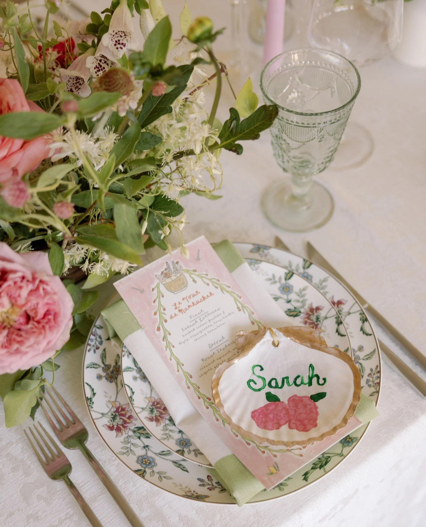 When @devintracyevents came to me with @taylordojan's wedding inspo, it was an immediate yes for me. French endless summer vibes held at the @chanticleer on Nantucket - an extra special spot to me on island as it's where my grandparents got married m
