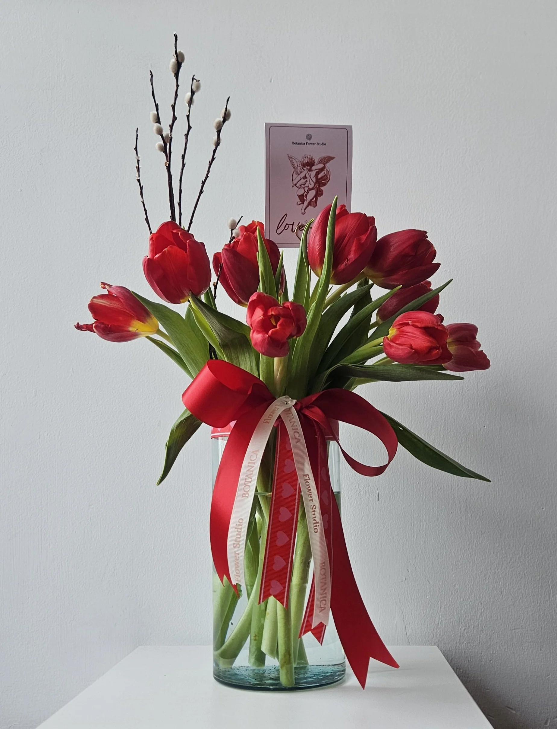 Tulipanes en Cilindro de Vidrio