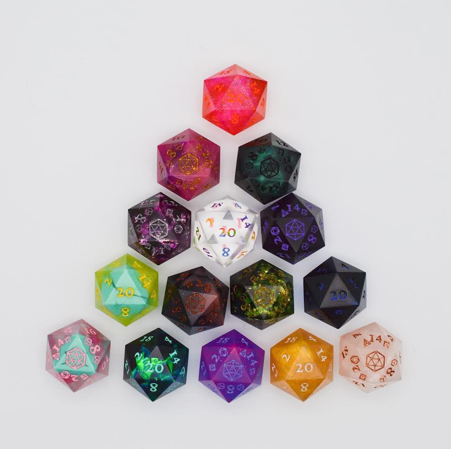 A whole bunch of D20s that will be available in Saturday&rsquo;s sale. See you at 12 eastern!

#dice #handmade #diceset #resin #dicelove #handmadedice #handmadewithlove #pathfinder #diceporn #rpgdice #dnd #dungeonsanddragons #ttrpg #d20  #alumilite #