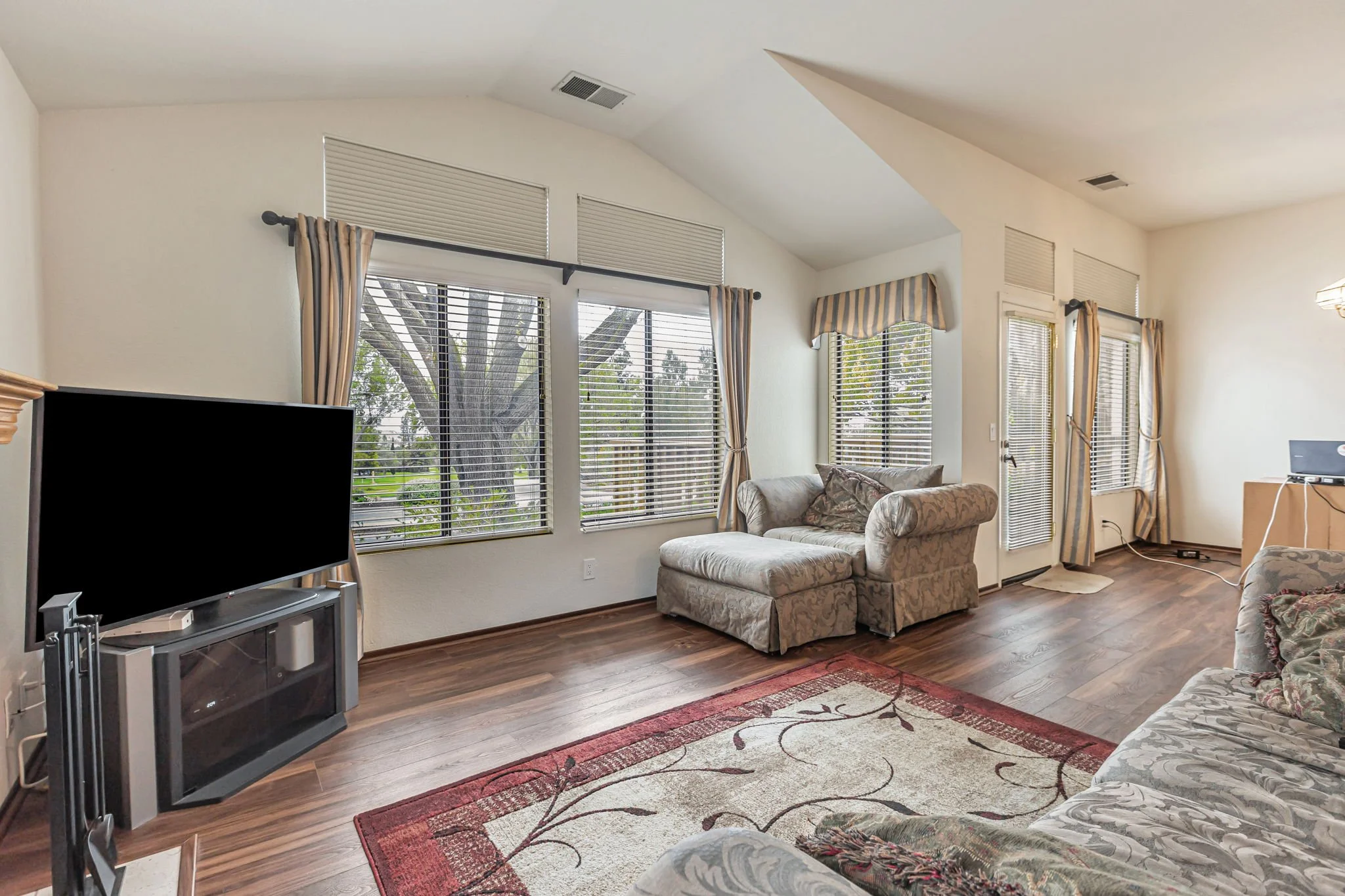11-web-or-mls-7510-deveron-ct.jpg