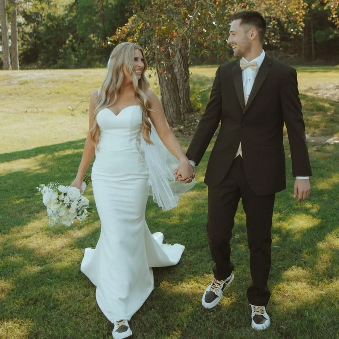 Congratulations to the Galloways! Wishing you the sweetest life full of joy and the greatest memories, of a lifetime! 

Photographer: Balducci Photography @balducciphotography