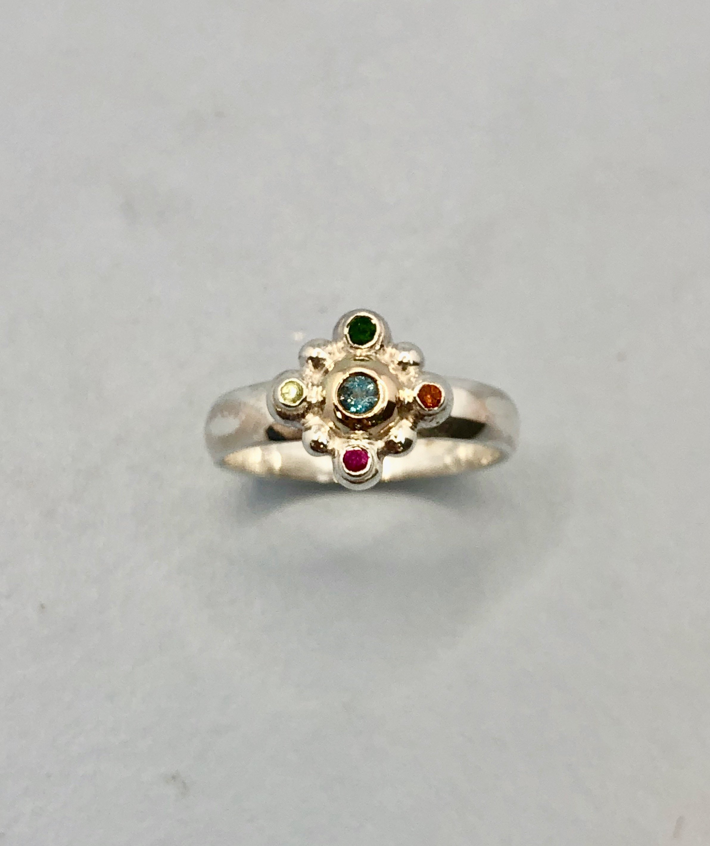 Sterling Silver & 9k Gold Ring With Gems Flush Set Into Flower Pattern