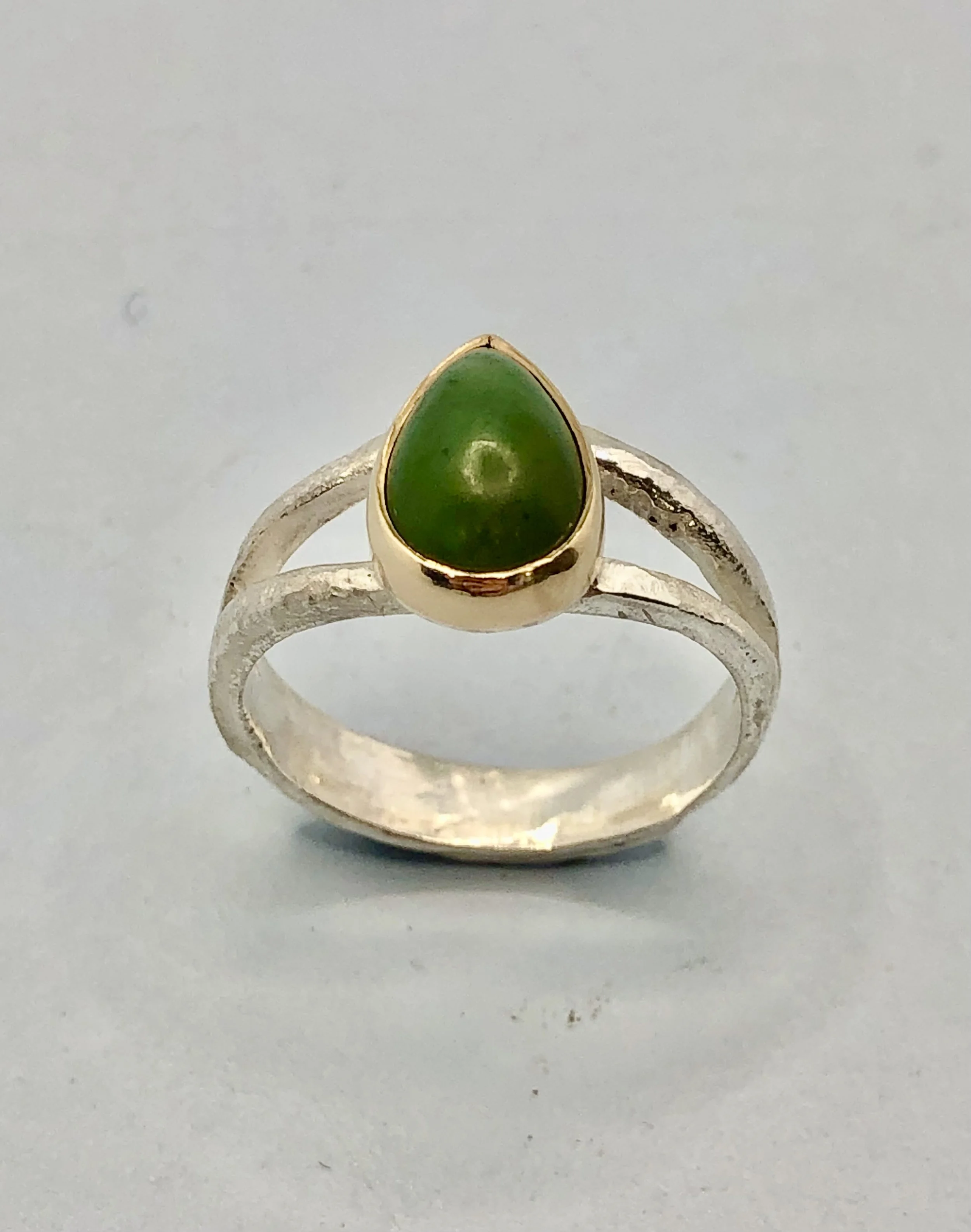Side profile of pounamu gold and silver split shank ring showing 5mm setting height and band taper