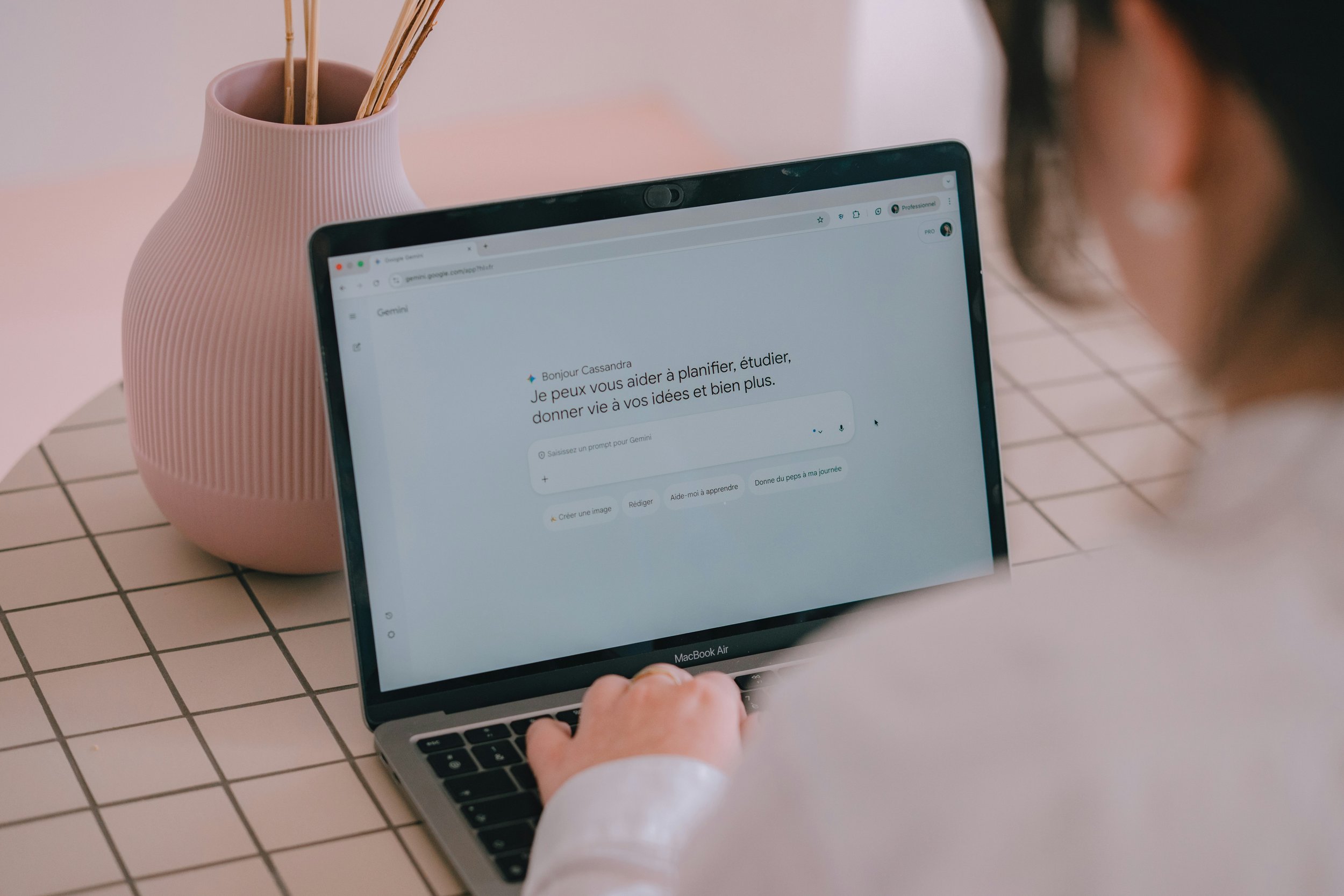 The Role of AI Medical Receptionists in Improving Efficiency in Medical Clinics