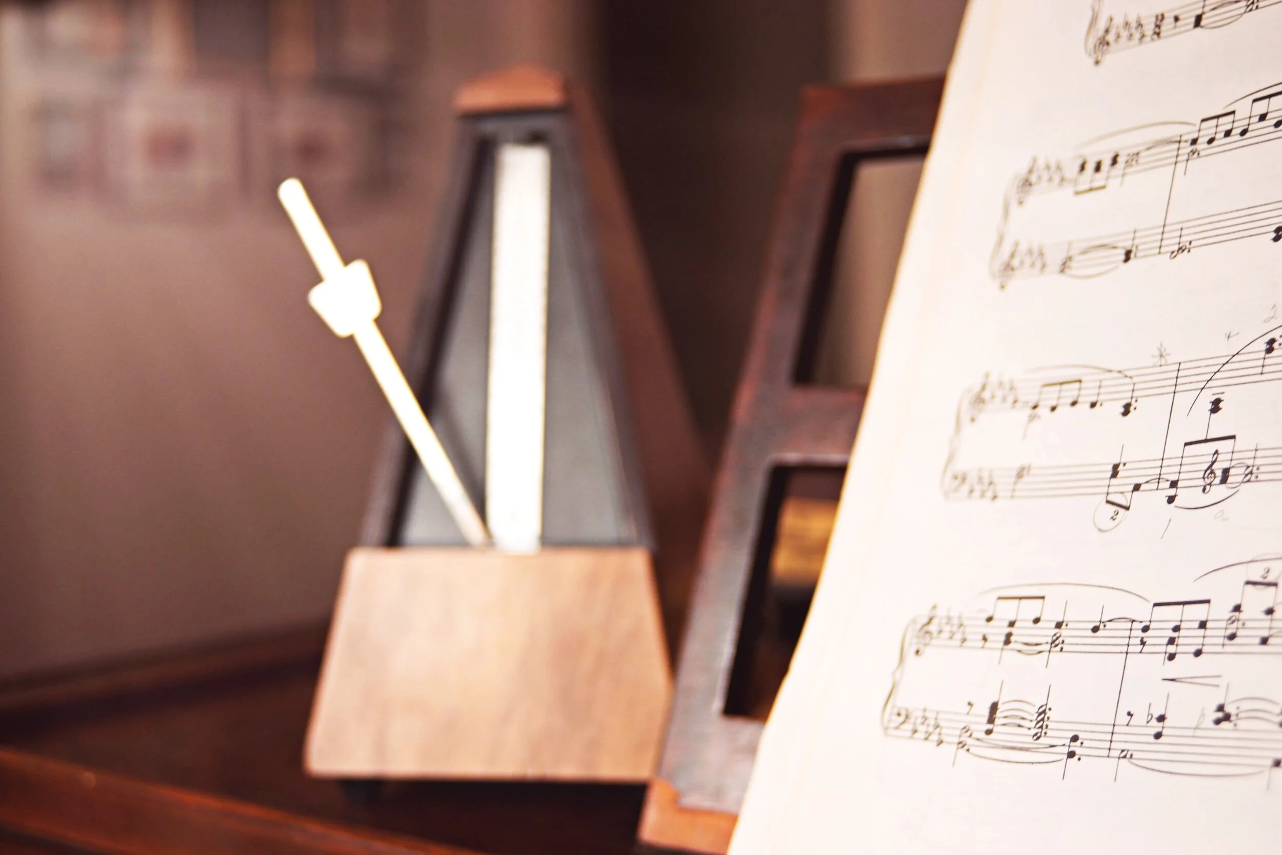 The 4/4 time signature as a pop standard