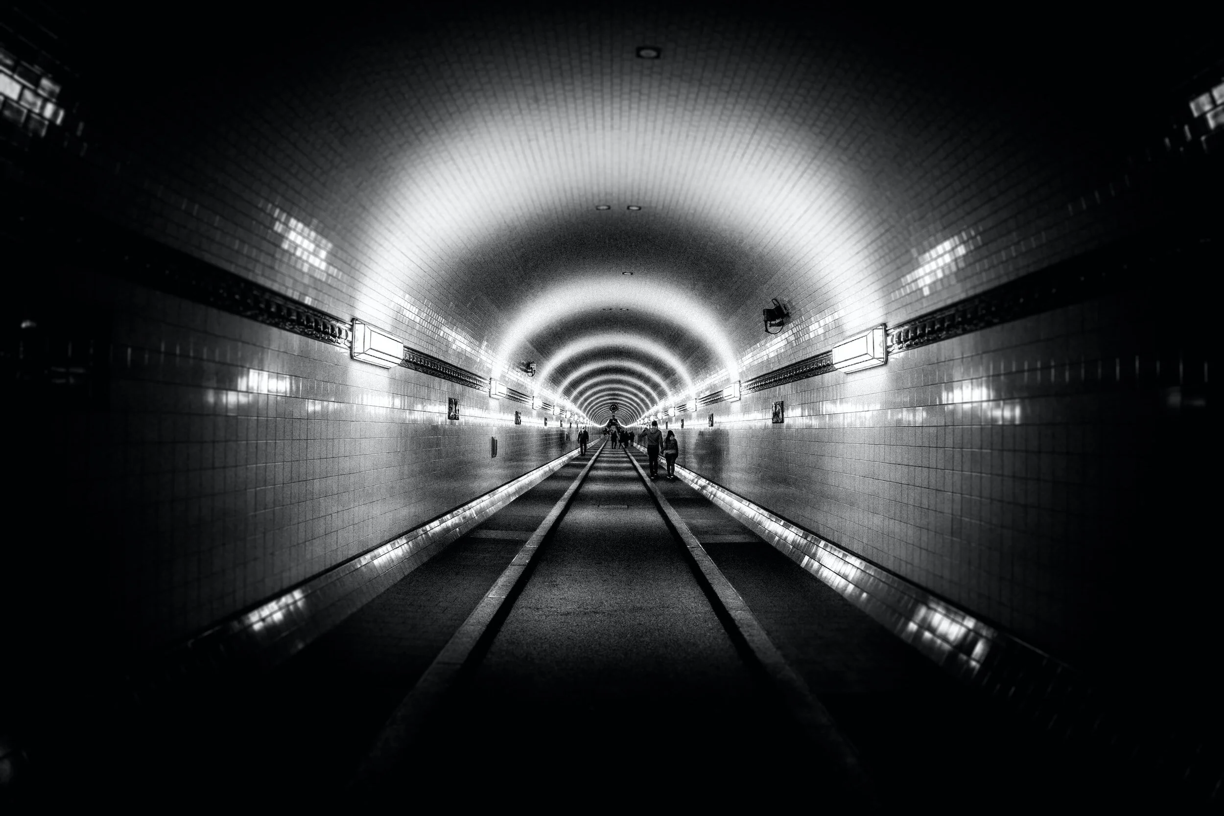 Information rhymes: the infinite echo of poetry