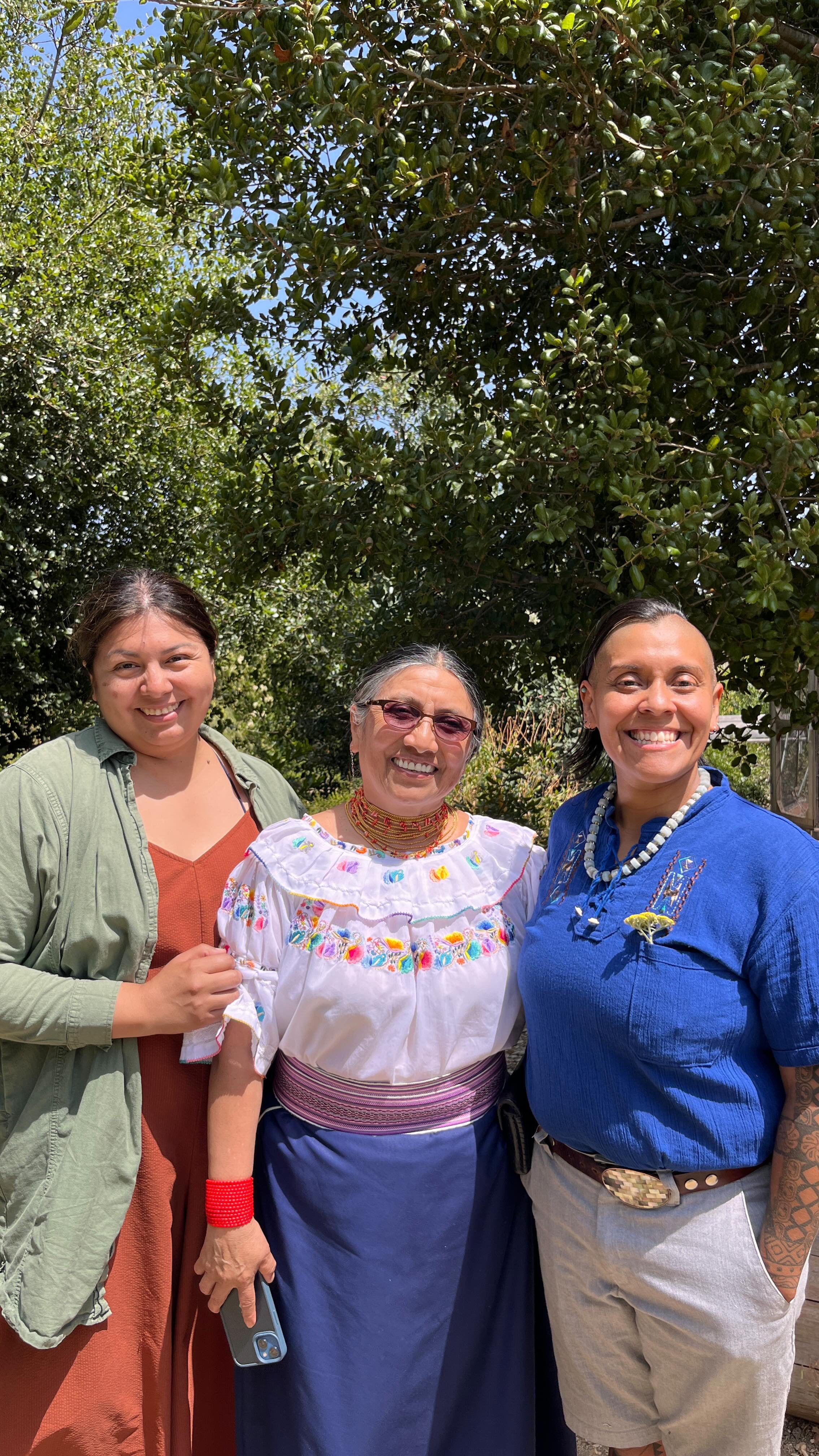 ☀️Summer Solstice Gratitude☀️
@invertigodance
@mizperu
@777.quartz
@divadianalynn
:
#rahok #summersolstice #invertigodance #invertigodancetheatre #summertalks #twospiritmedicine