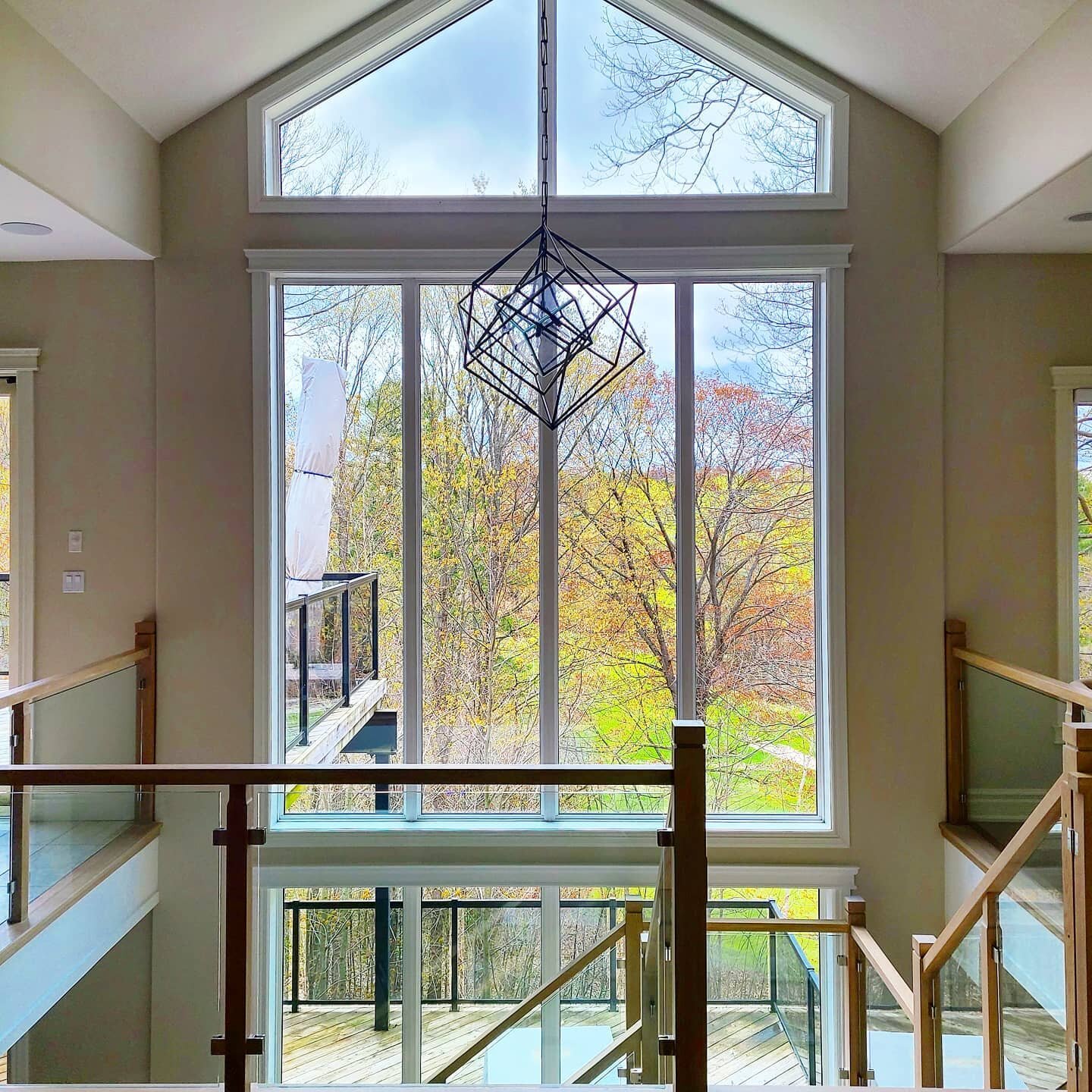 Dramatic floor-to-ceiling feature windows and glass staircase railings made a touch more impactful with perfectly clean glass. 

#upkeep #homeservices #windowcleaning #windowwashing #barrie #orillia #innisfil #simcoecounty #oromedonte #springwater #s