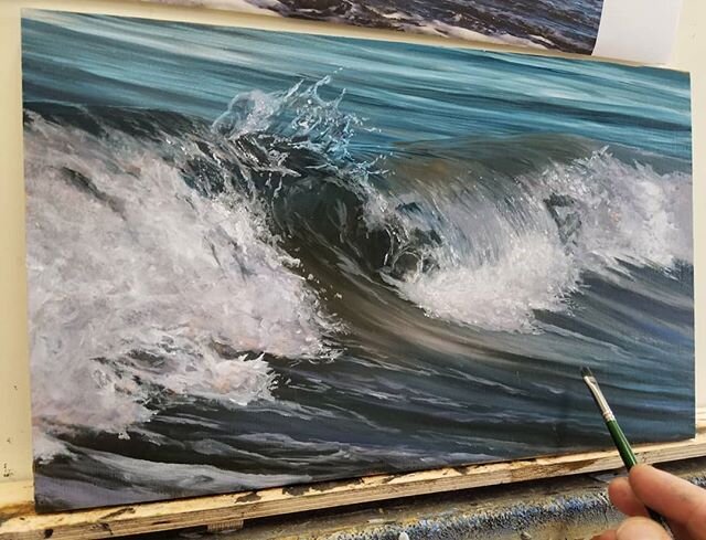 Oooo the video production of how I paint a wave like this 🔝 is in full swing
The video recording is going well I think, wave is coming along - it'll be dead easy once you see the video 😁 
One session left to make this wave Pop!!! Wish me luck 😊
❤ 