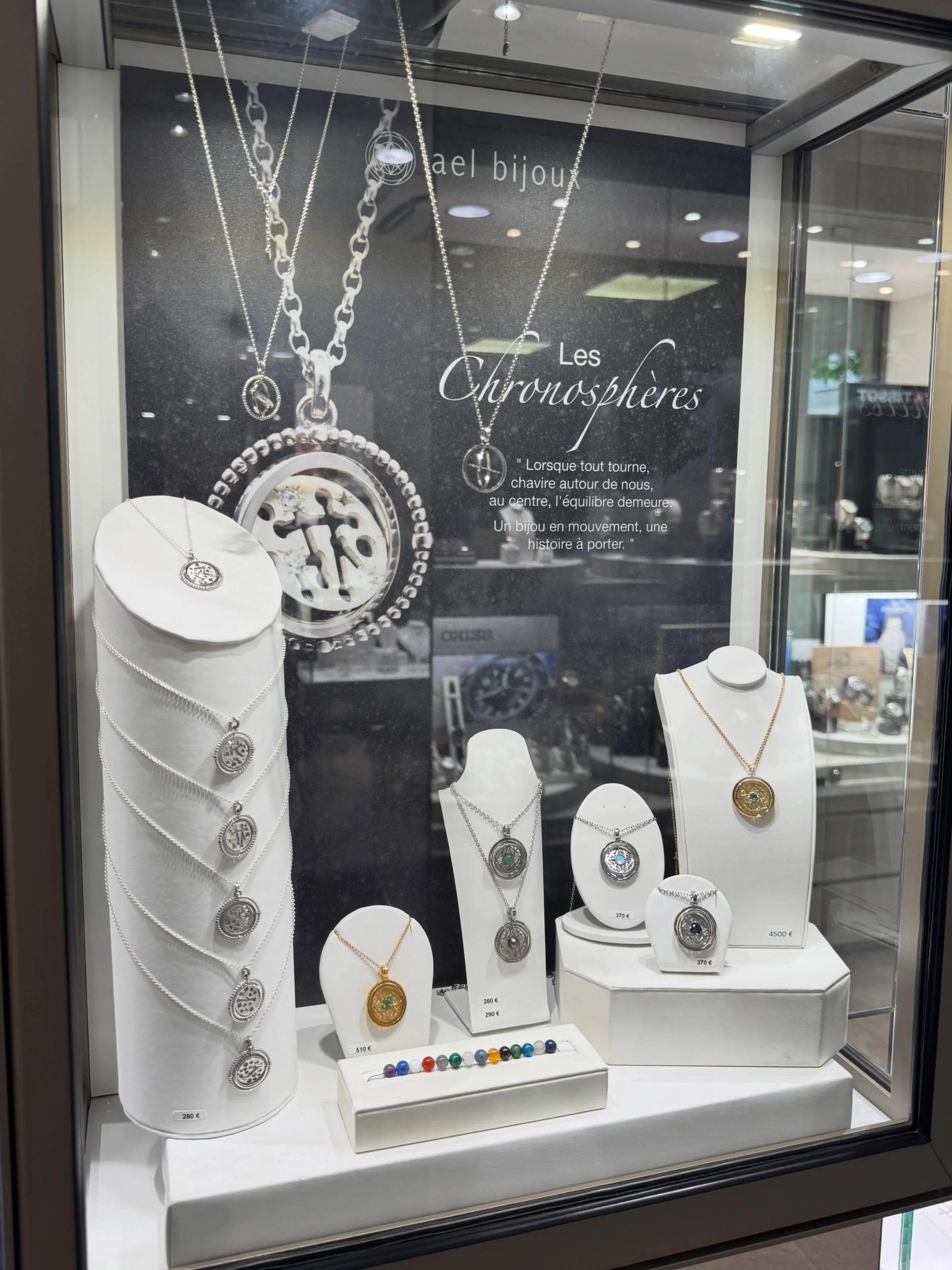 Le d&eacute;but d&rsquo;une belle collaboration avec l&rsquo;&eacute;quipe de @bijouterie_mas ! 🥳🥳

Retrouvez y l&rsquo;int&eacute;gralit&eacute; de la collection des Chronosph&egrave;res, pr&eacute;sent&eacute;e par la super &eacute;quipe - 100% f