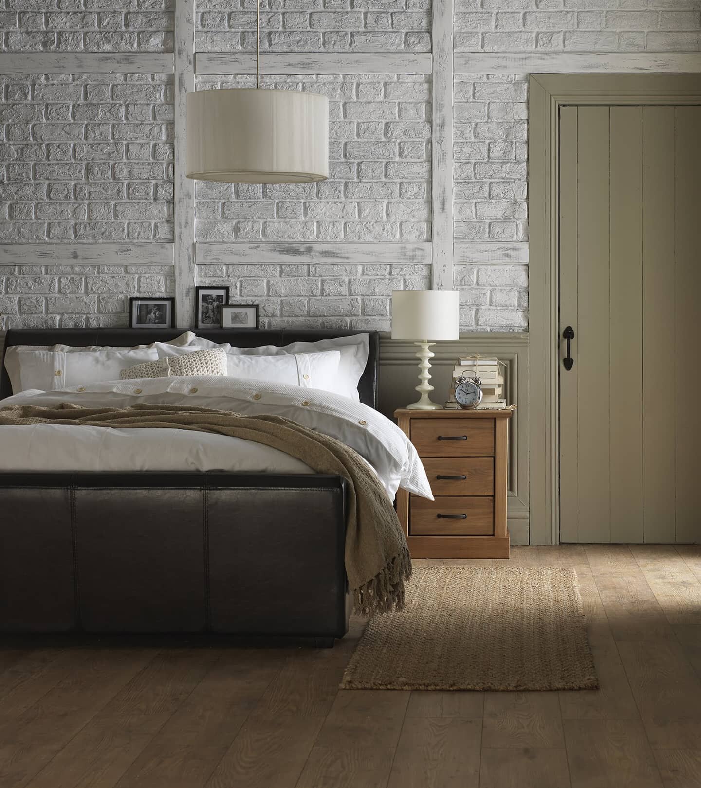 Room scenes set and done for our client. Loving the natural light look.

#photooftheday #photographylovers #photography #location #productphotography #commercialphotography #studio #studiolighting #studiophotography #roomset #roomscene #bed #comfy #c