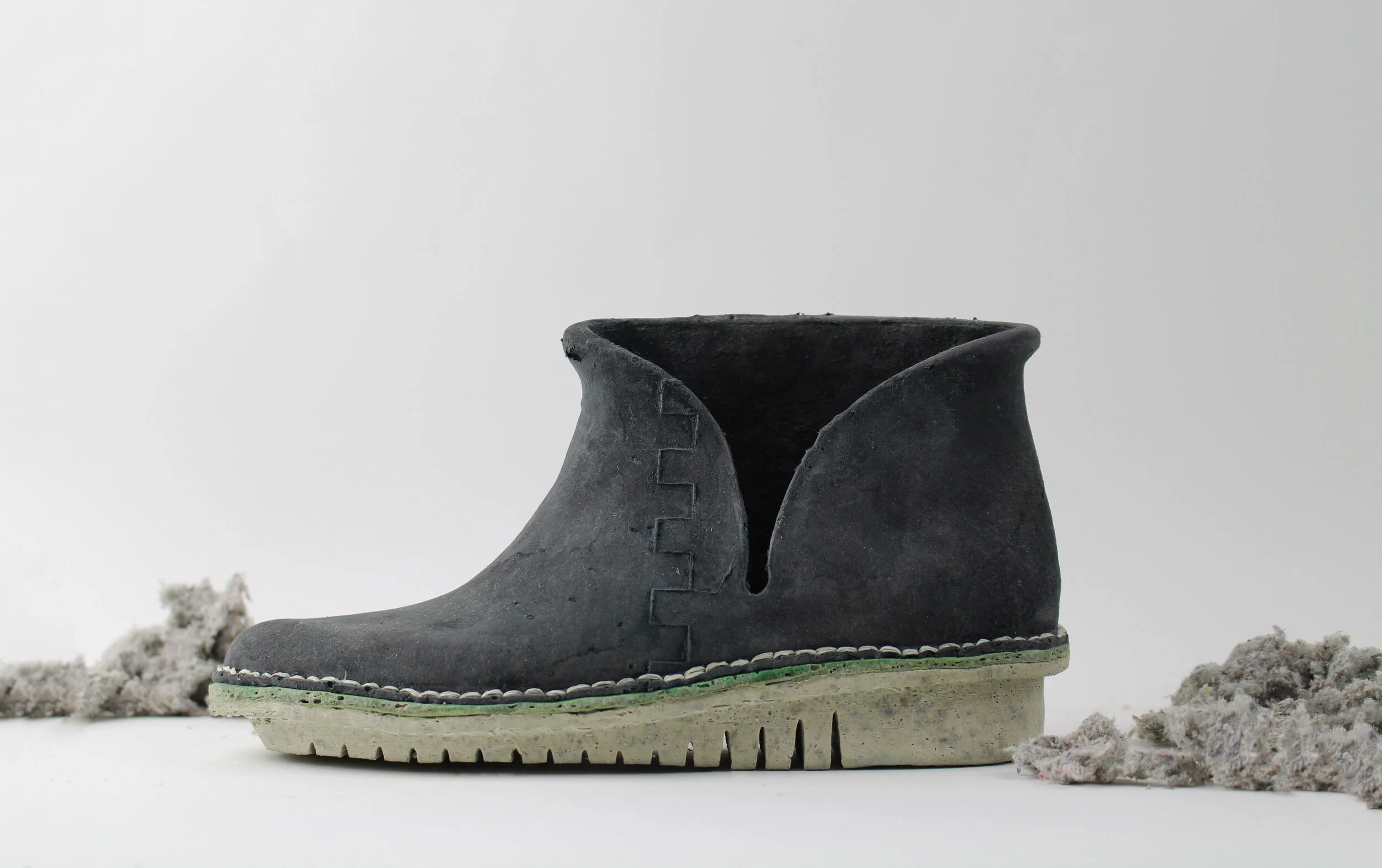 Expired_Heleen Overbeek_Shoe 1.JPG