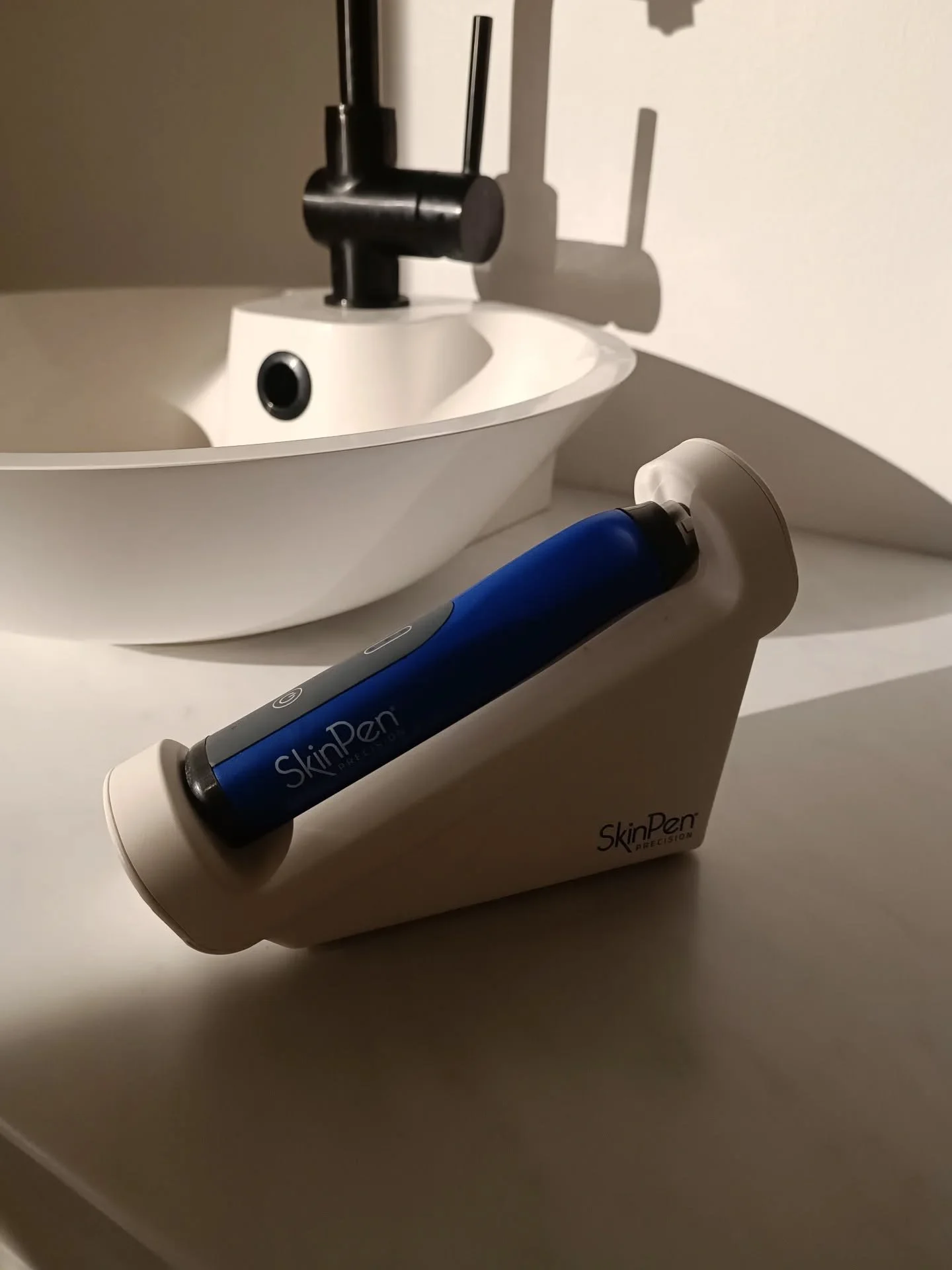 Den h&auml;r har g&aring;tt varm i veckan. Och nu startar vi denna fredag med &auml;nnu en SkinPen microneedling ✨

#skinpensverige #microneedling #lidk&ouml;ping #auktoriseradhudterapeut #hudterapeutm&auml;stare