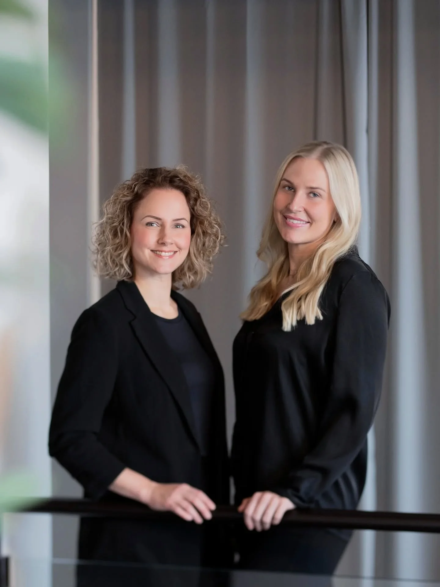 Nu &auml;r det sista dagarna innan detta &aring;ret &auml;r slut.
Och vilket &aring;r!! ✨ Inte nog med att vi har haft fullt &ouml;s med bokningar s&aring; har vi hunnit med att ta in flera nya behandlingar och maskiner, och Sara har f&aring;tt sitt 