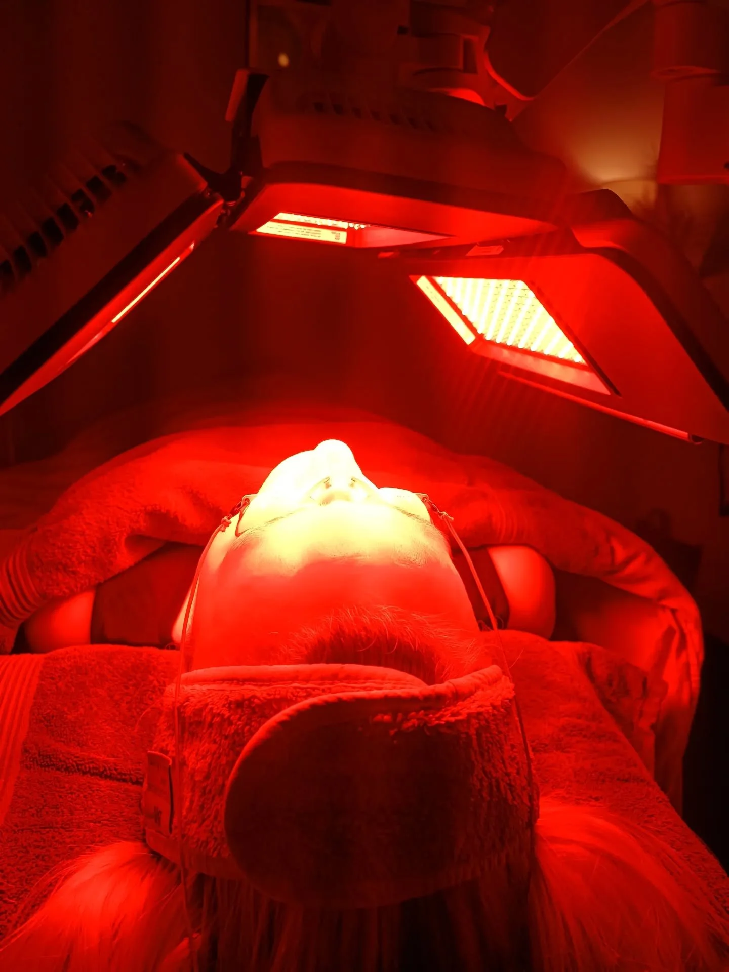 Den h&auml;r underbara maskinen g&aring;r varm idag ❤️

#dermaluxled #ljusterapi