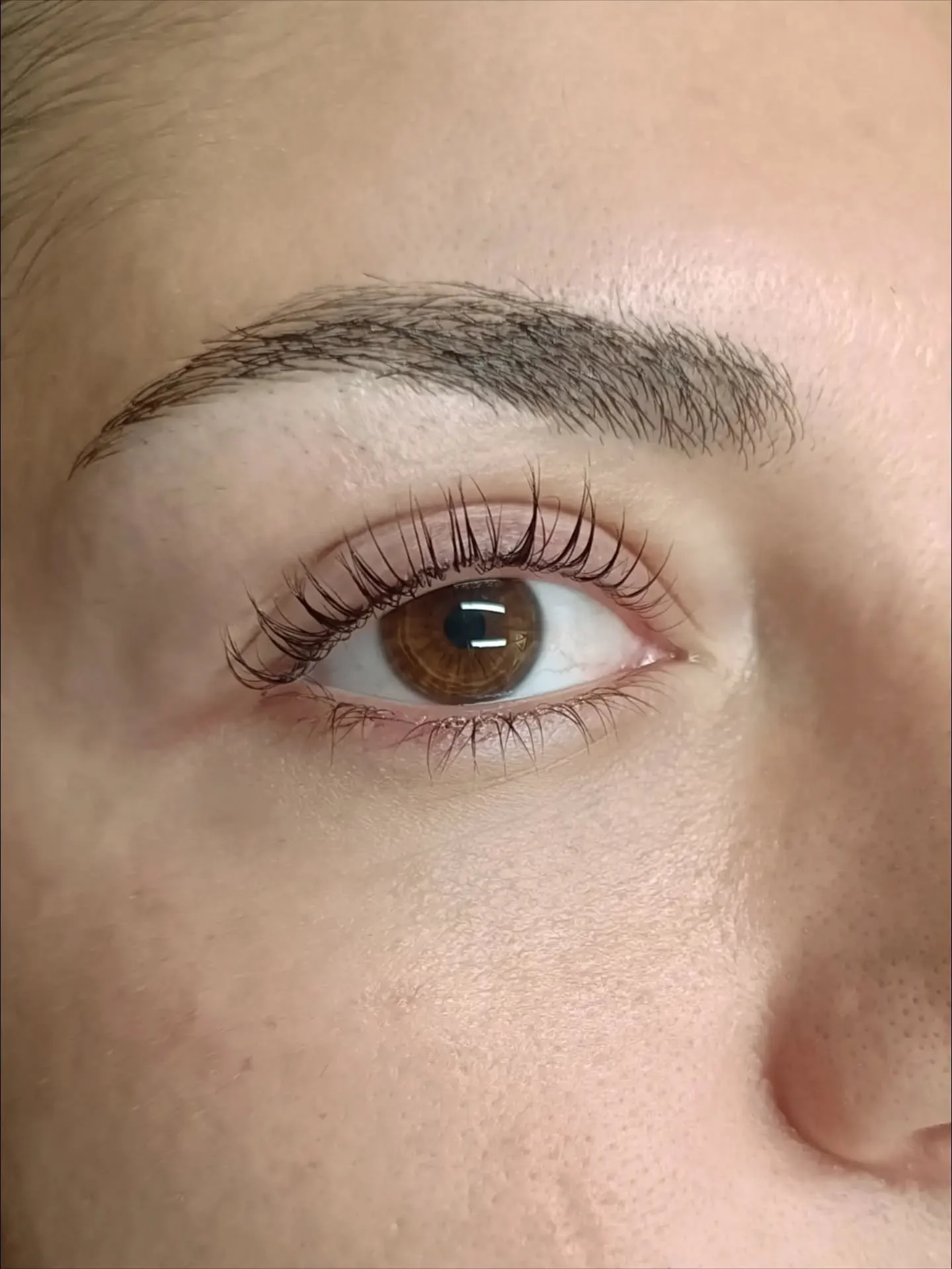 Jag fick &auml;ran att r&auml;tta till fransar som f&aring;tt &ouml;verb&ouml;j vid en tidigare lash lift.  Swipea f&ouml;r f&ouml;rebilder