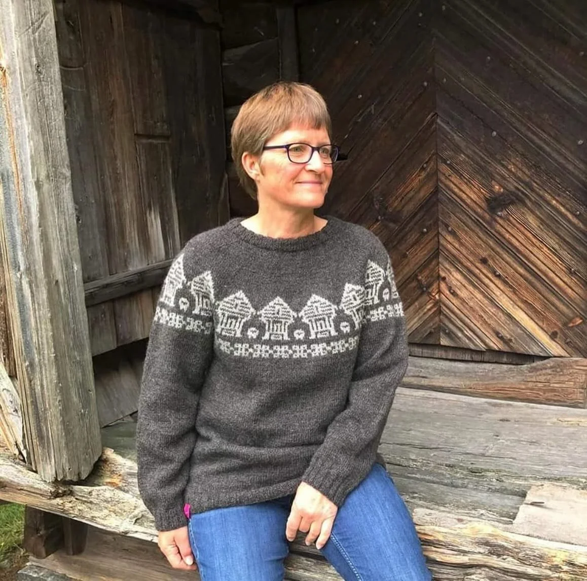 P&aring; tide &aring; tenke garn og stikking? Nydelig naturlig farget garn fra @hulderull sine flotte Gr&aring; tr&oslash;ndersau🐑#strikking #hulderull #gr&aring;tr&oslash;ndersau #tessungdalen #tinn