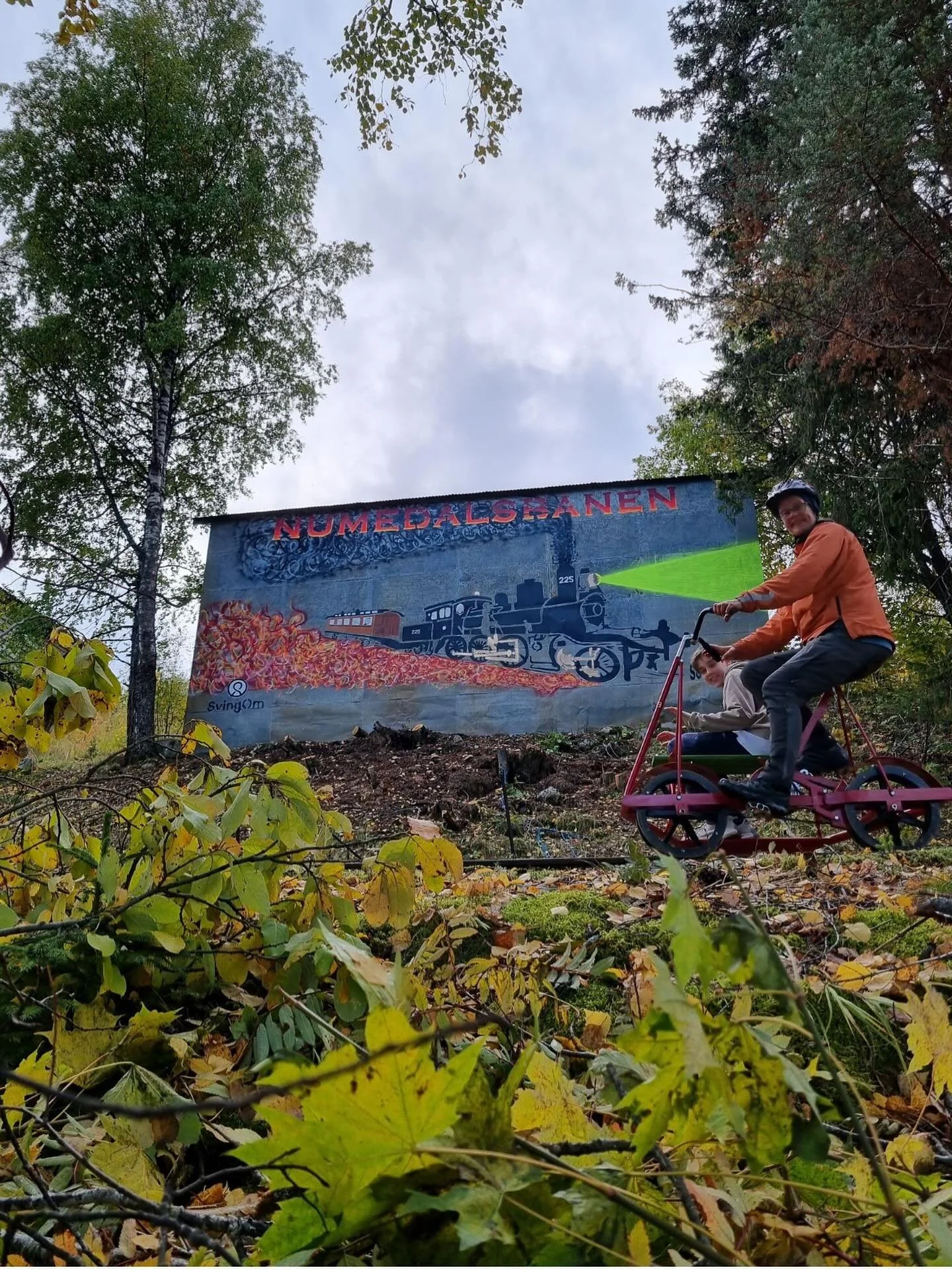 Anbefaler en sykkeltur med dresin p&aring; Numedalsbanen i dag 🤗 Sving innom Veggli Vertshus for &aring; kj&oslash;pe tur 🍁#dresin #numedal #vegglivertshus #h&oslash;stferie