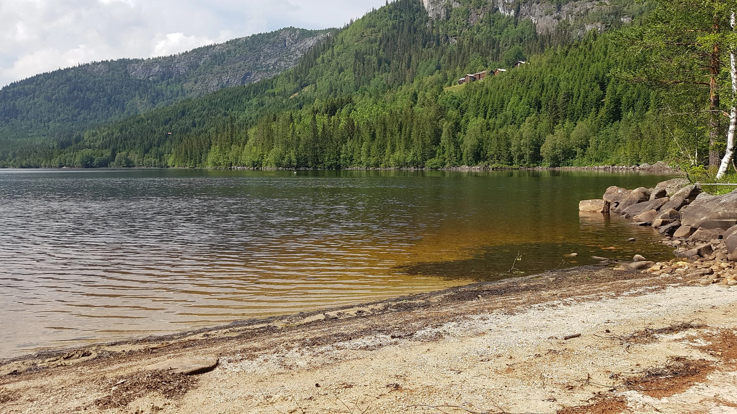 trillemarkarundt_badeplass-nedalstjenn_foto-marianne-hansen.jpg