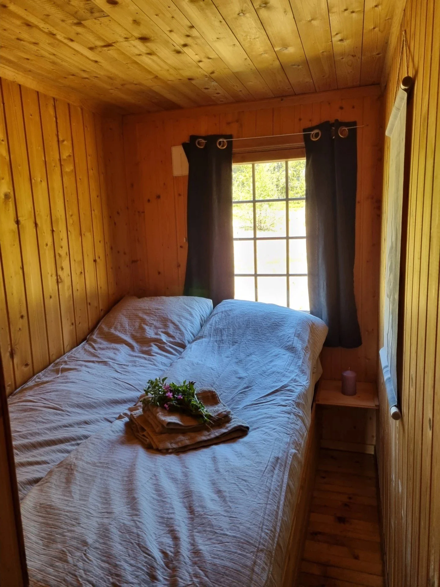 Seterbua liten dobbeltseng.jpg