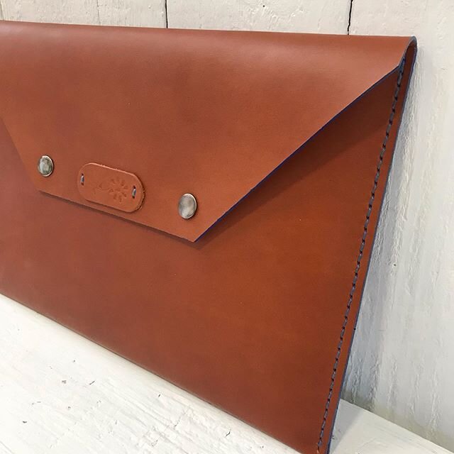 Gorgeous tan leather laptop case made by Liz in my workshop today. She decided to include this lovely embossed flower (instead of the useful initials) to the front which looks great! She hand stitched the sides in royal blue and finished the edges in